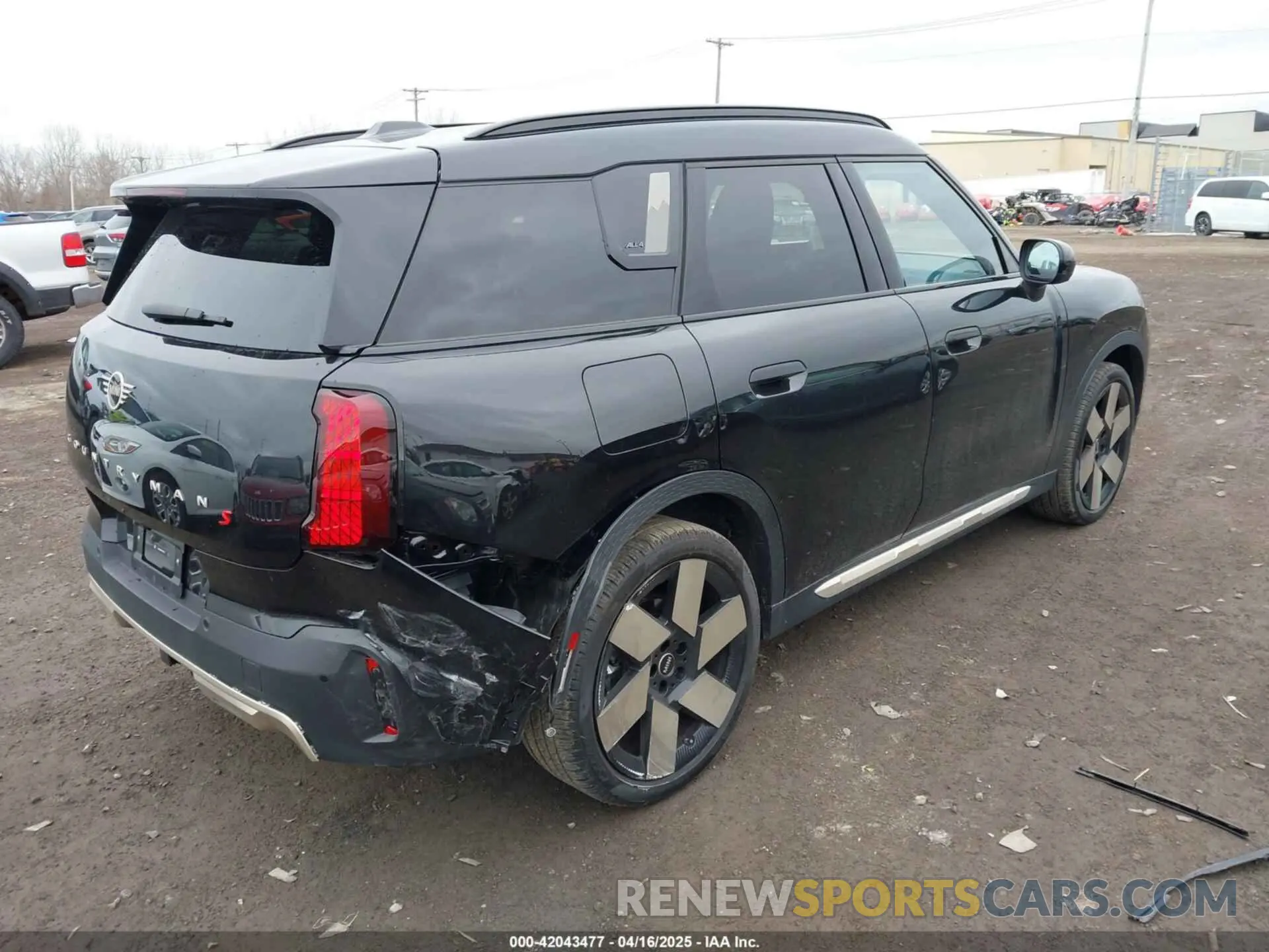 4 Photograph of a damaged car WMZ23GA06S7P27483 MINI COUNTRYMAN 2025