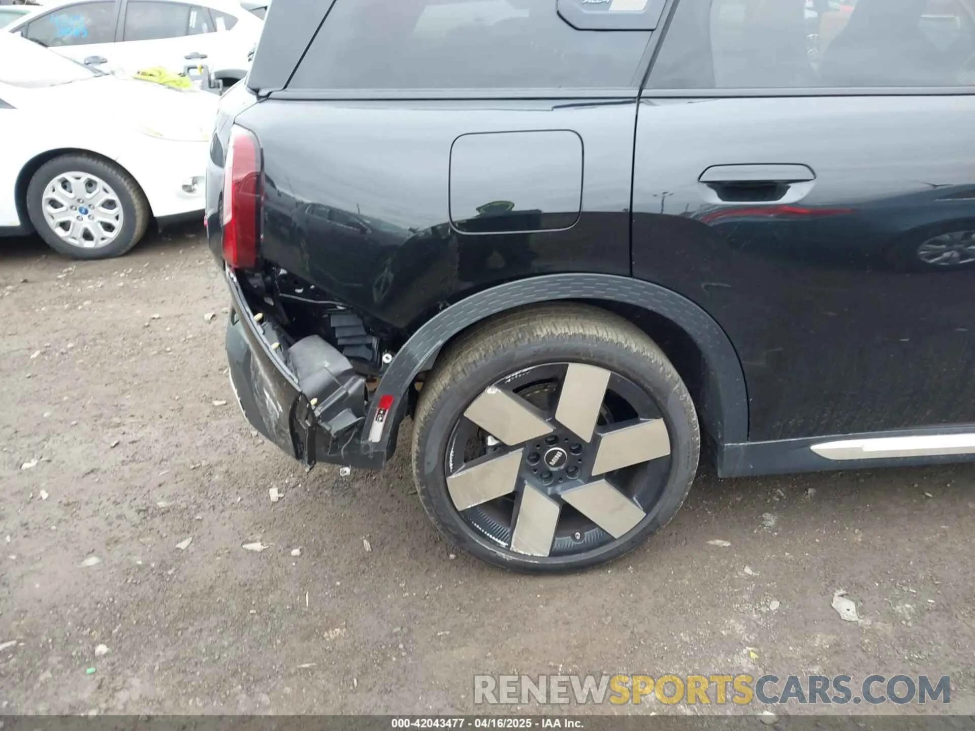 6 Photograph of a damaged car WMZ23GA06S7P27483 MINI COUNTRYMAN 2025