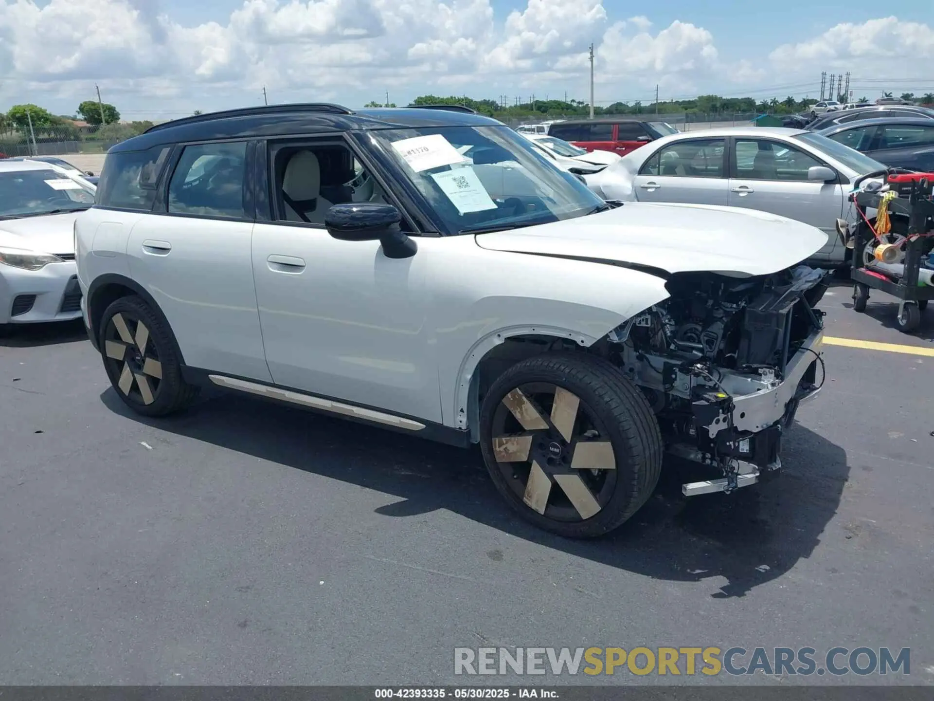 1 Photograph of a damaged car WMZ23GA06S7R31166 MINI COUNTRYMAN 2025
