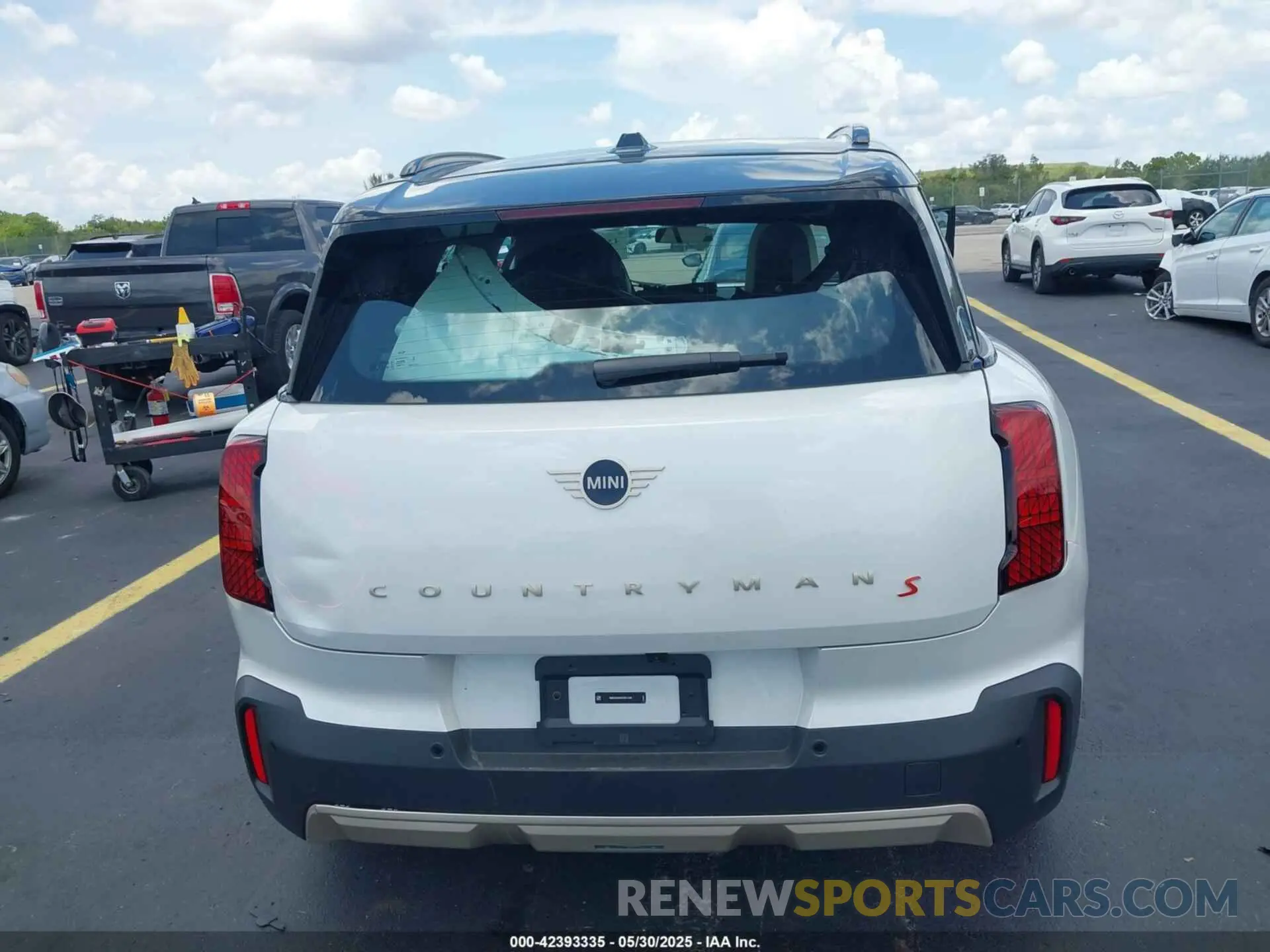 17 Photograph of a damaged car WMZ23GA06S7R31166 MINI COUNTRYMAN 2025