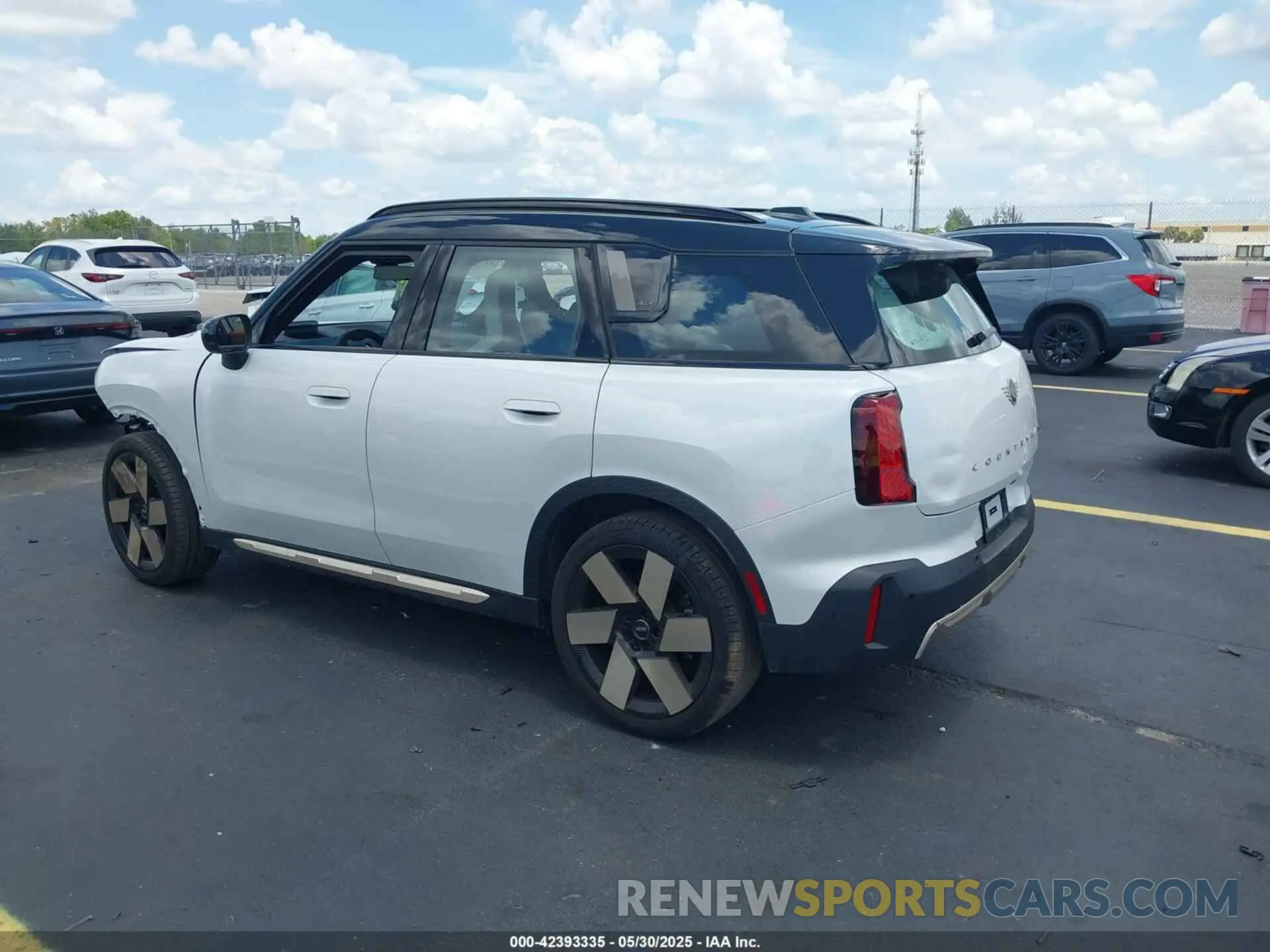 3 Photograph of a damaged car WMZ23GA06S7R31166 MINI COUNTRYMAN 2025