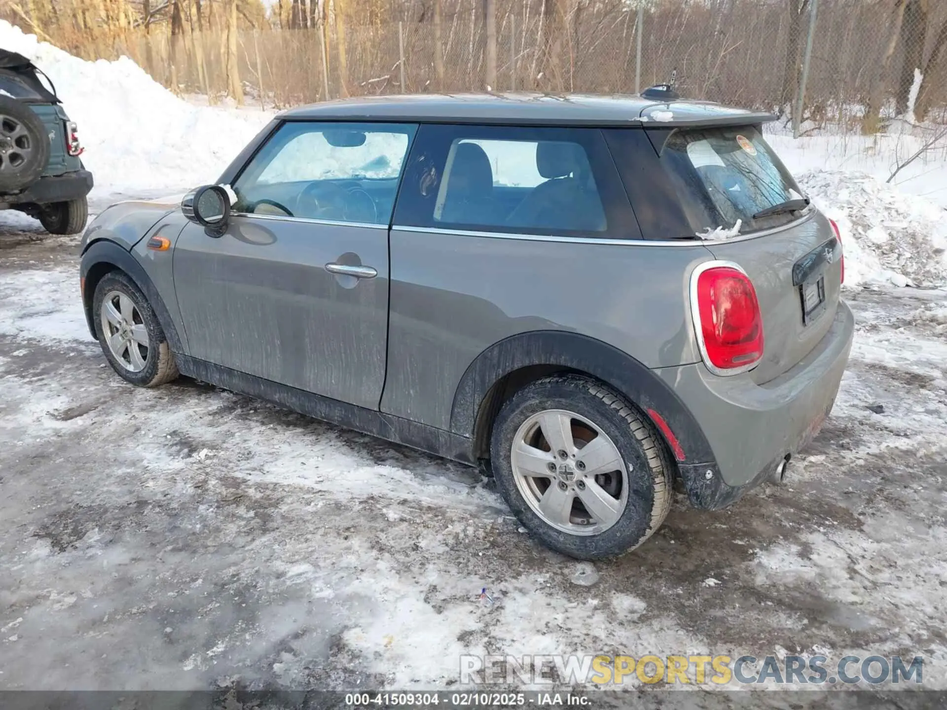 3 Photograph of a damaged car WMWXP5C52K2H91038 MINI HARDTOP 2019