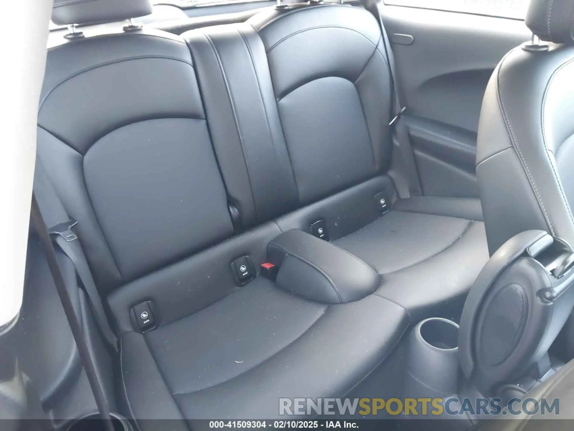 8 Photograph of a damaged car WMWXP5C52K2H91038 MINI HARDTOP 2019