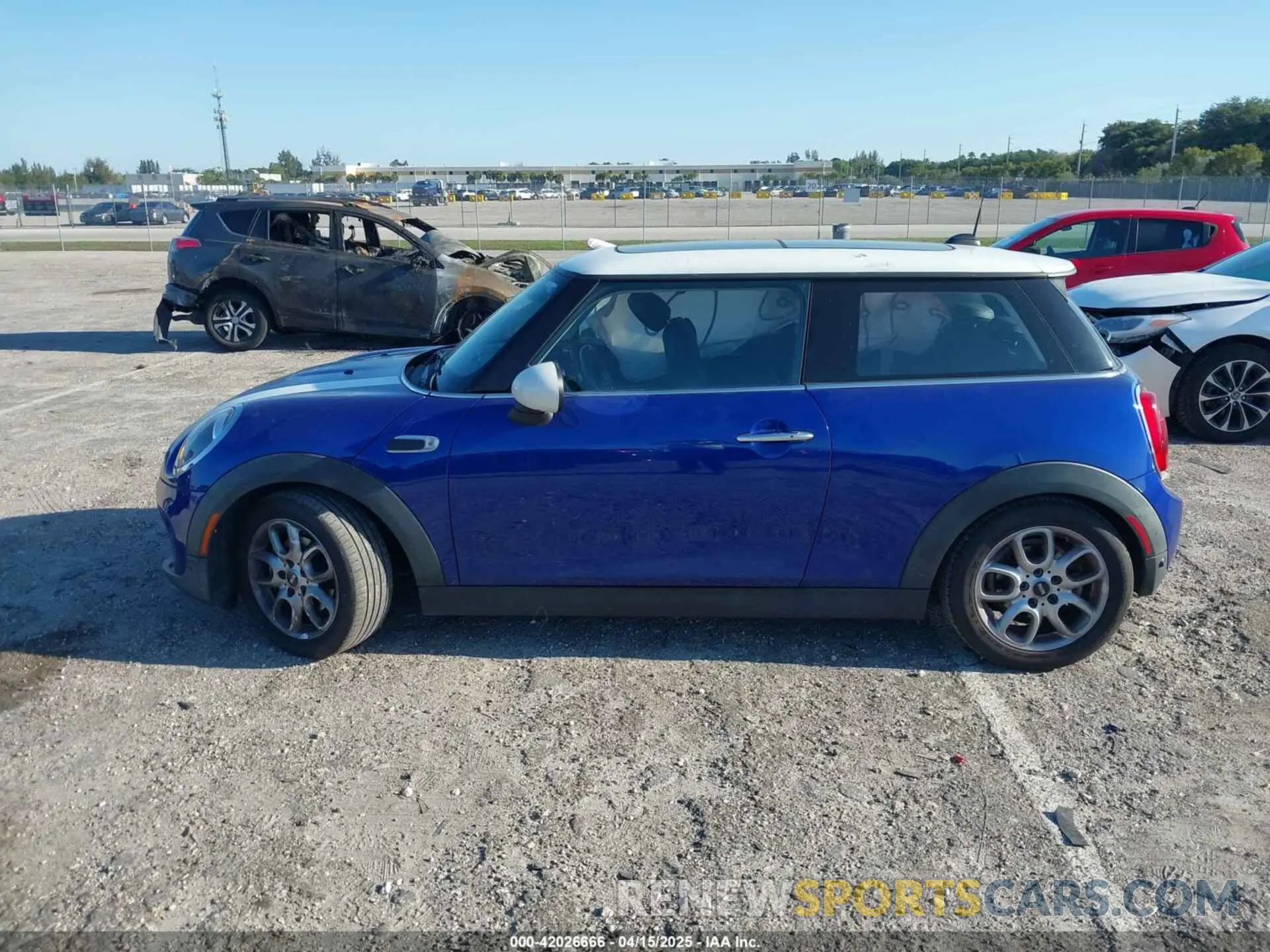 14 Photograph of a damaged car WMWXP5C52K2H97728 MINI HARDTOP 2019