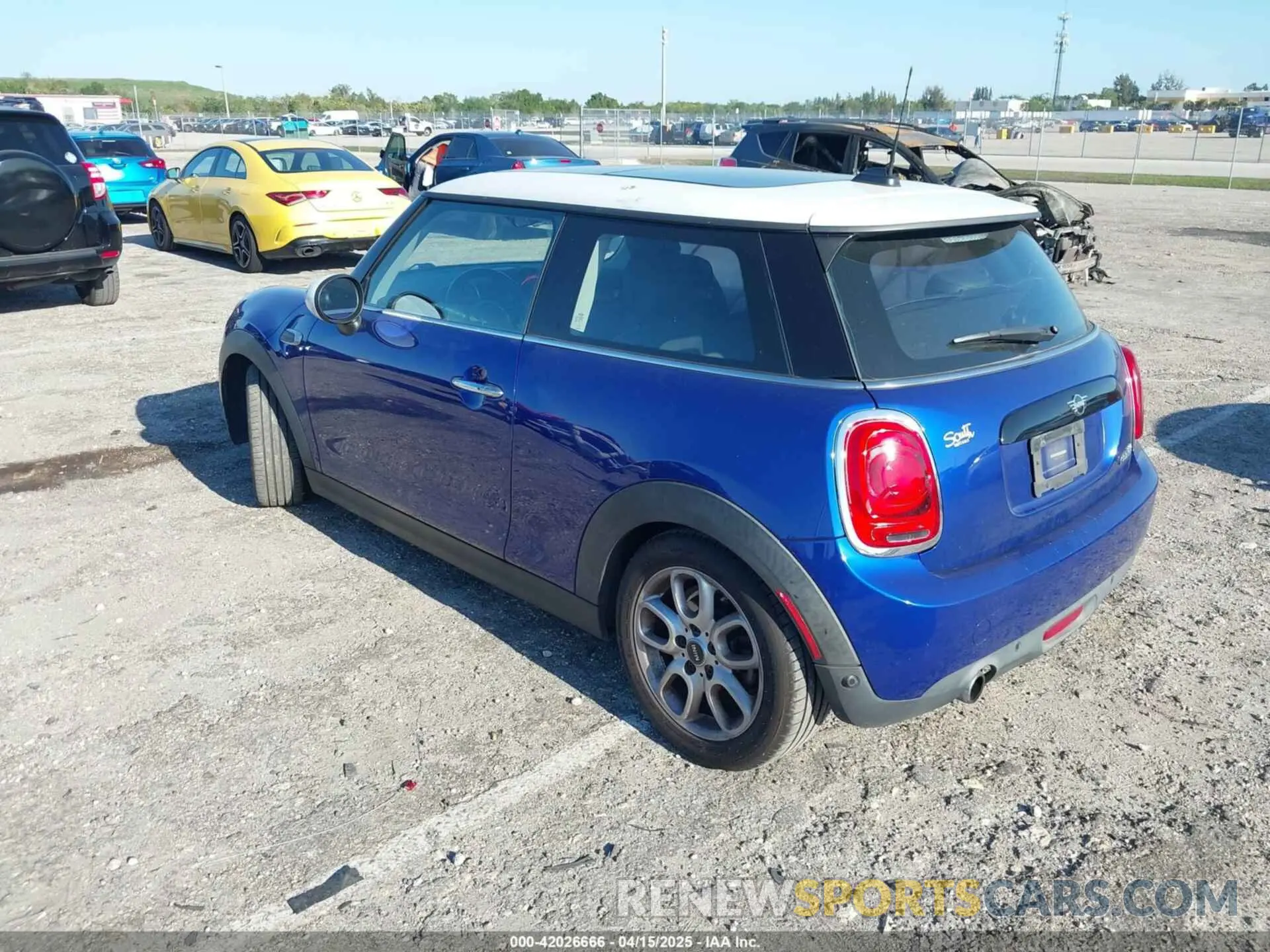 3 Photograph of a damaged car WMWXP5C52K2H97728 MINI HARDTOP 2019