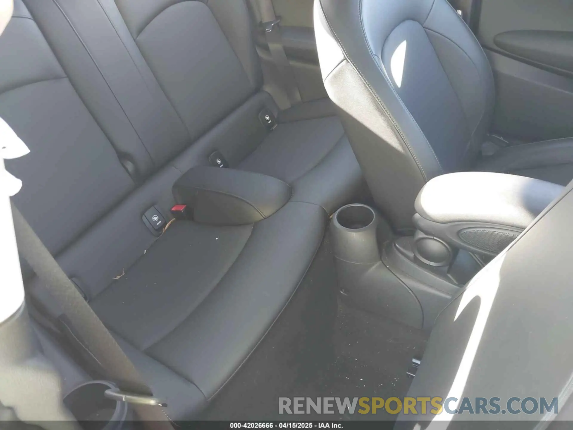 8 Photograph of a damaged car WMWXP5C52K2H97728 MINI HARDTOP 2019