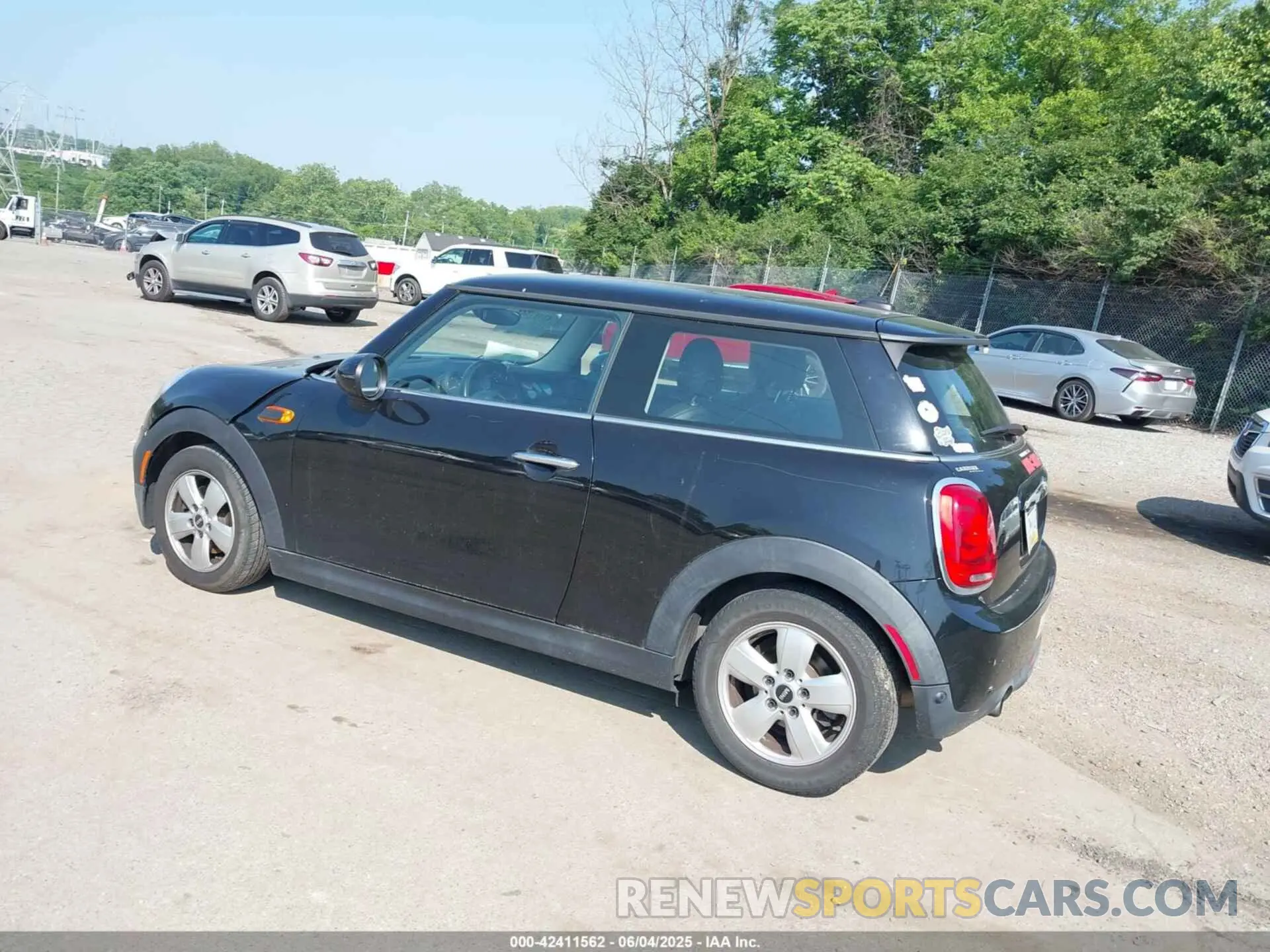 3 Photograph of a damaged car WMWXP5C55K2H29892 MINI HARDTOP 2019