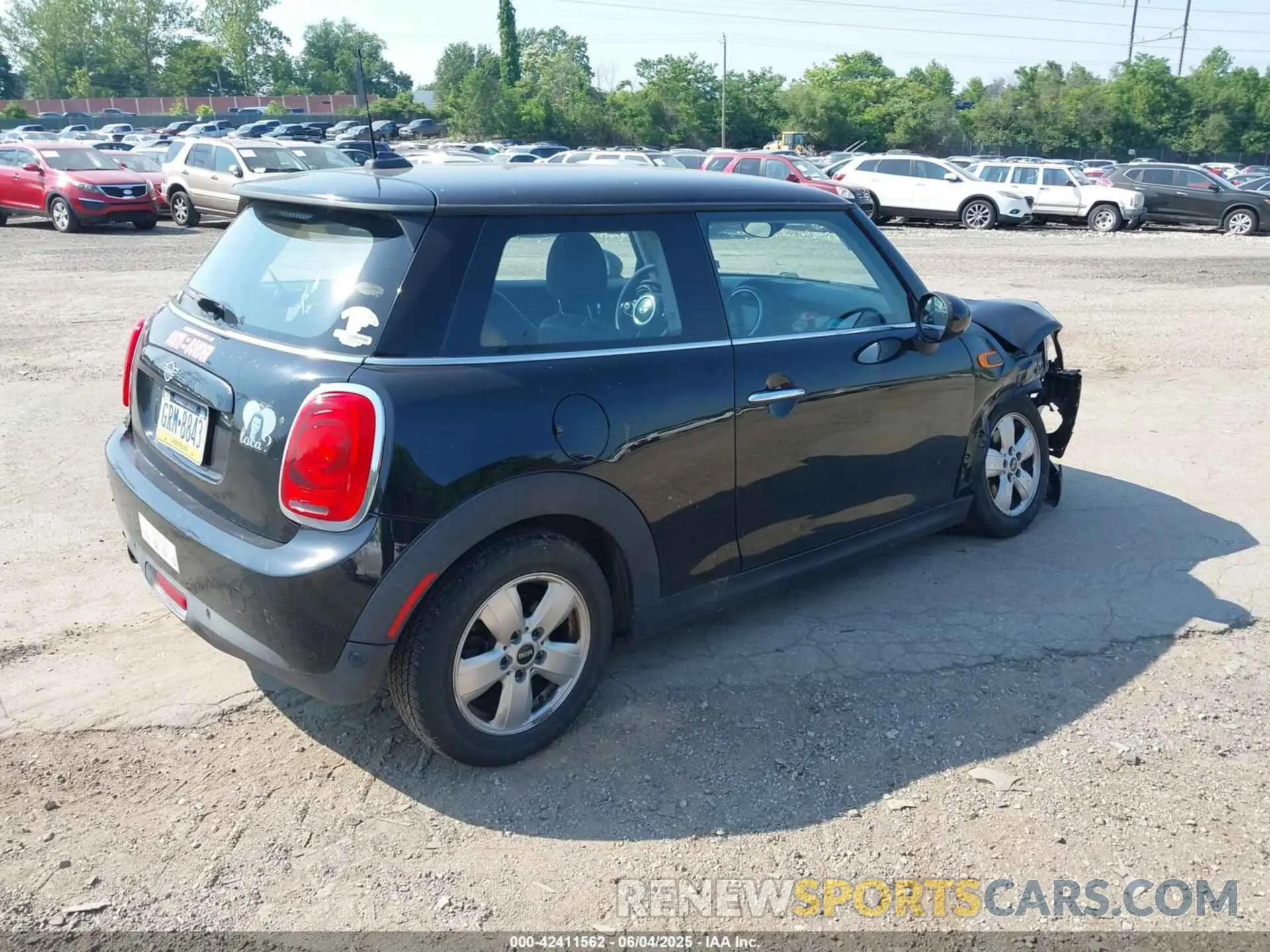 4 Photograph of a damaged car WMWXP5C55K2H29892 MINI HARDTOP 2019