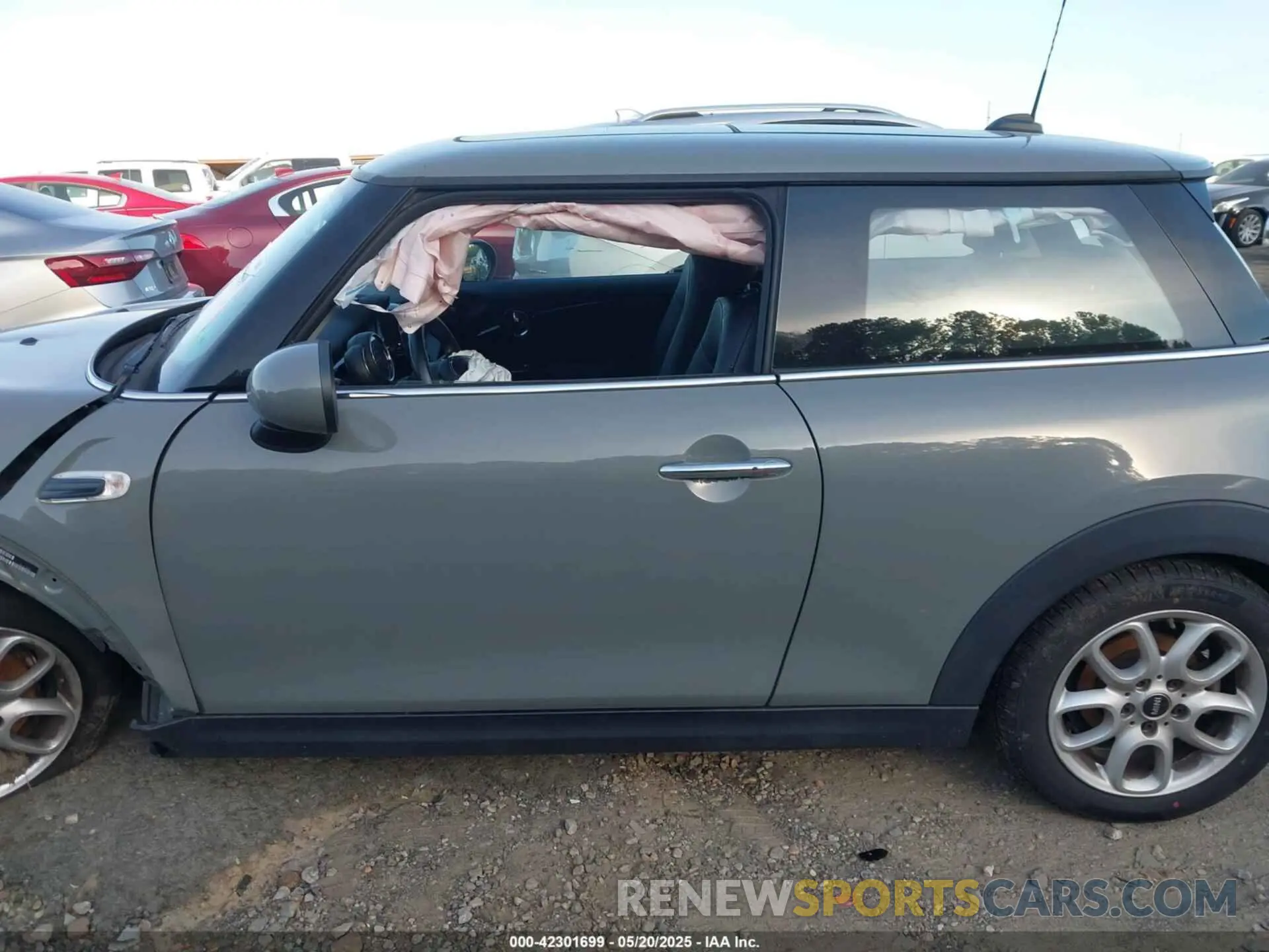 15 Photograph of a damaged car WMWXP5C57K2H30039 MINI HARDTOP 2019