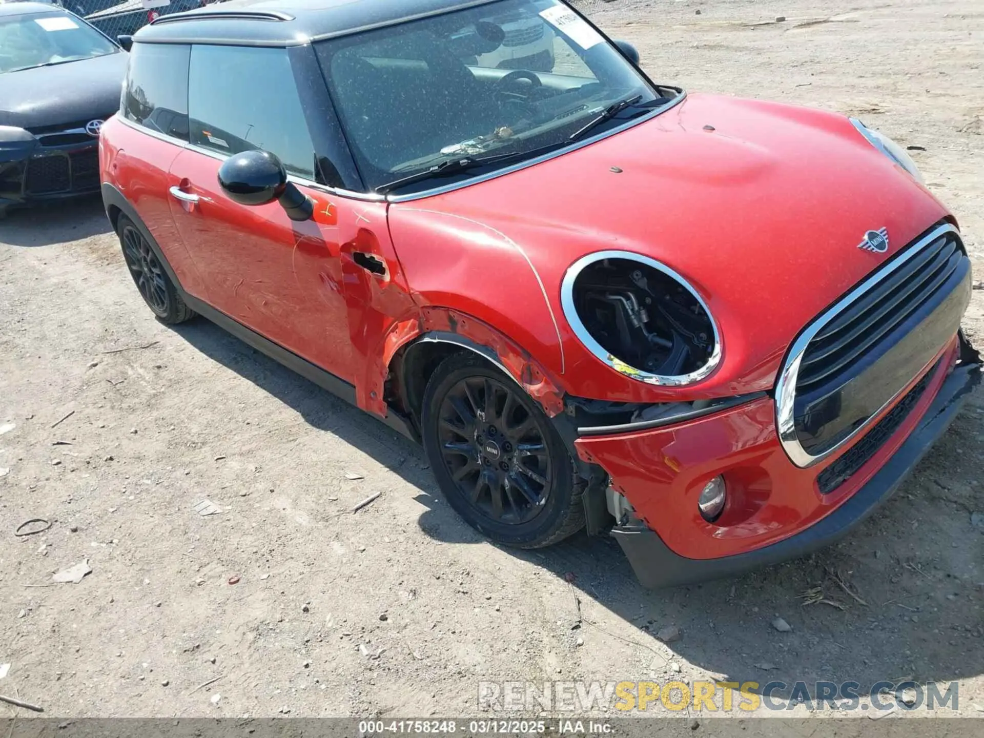 1 Photograph of a damaged car WMWXP5C5XK2H32139 MINI HARDTOP 2019