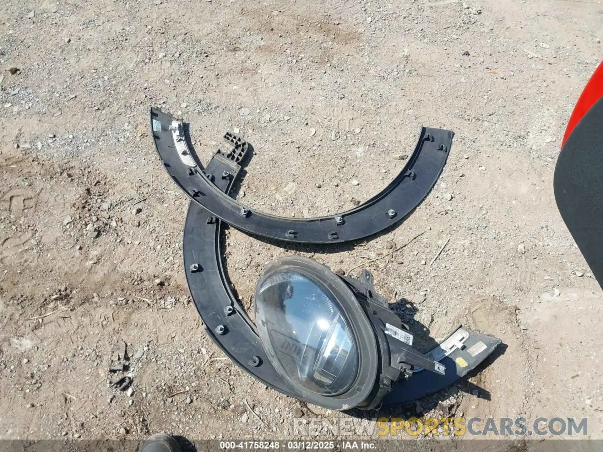 12 Photograph of a damaged car WMWXP5C5XK2H32139 MINI HARDTOP 2019