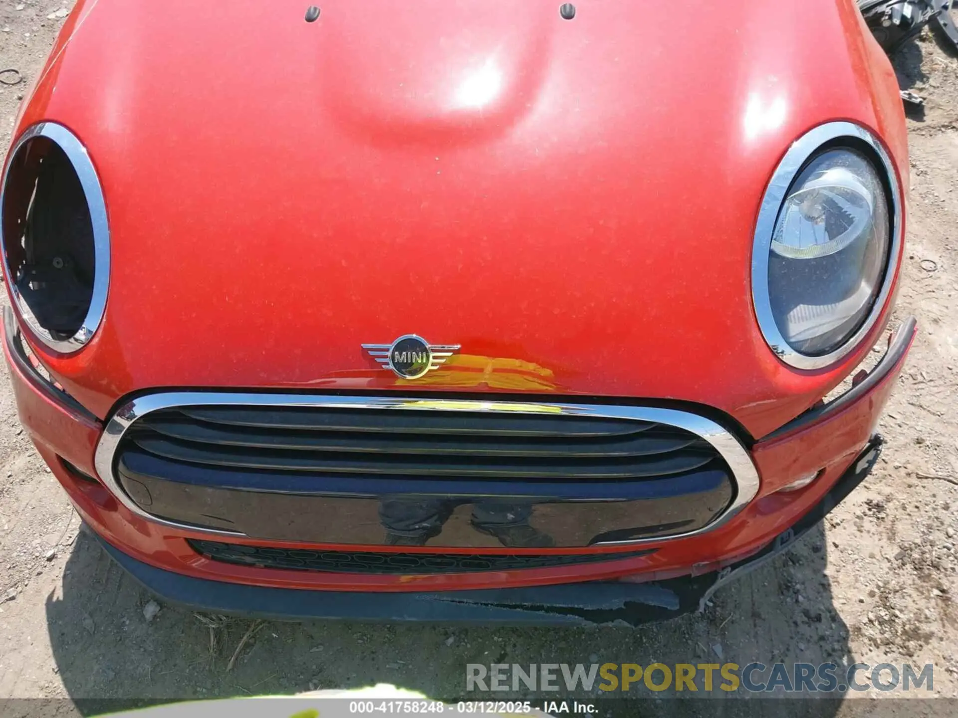 13 Photograph of a damaged car WMWXP5C5XK2H32139 MINI HARDTOP 2019