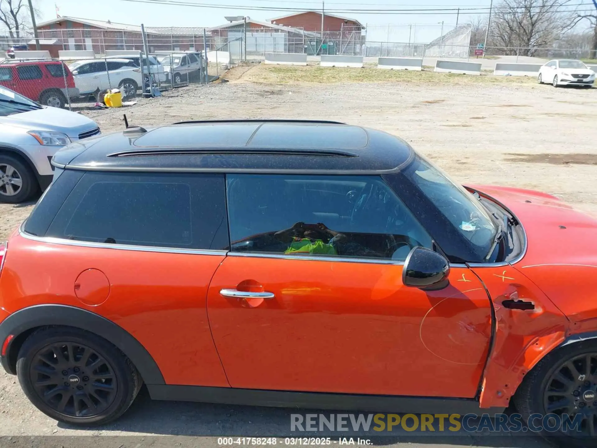 14 Photograph of a damaged car WMWXP5C5XK2H32139 MINI HARDTOP 2019