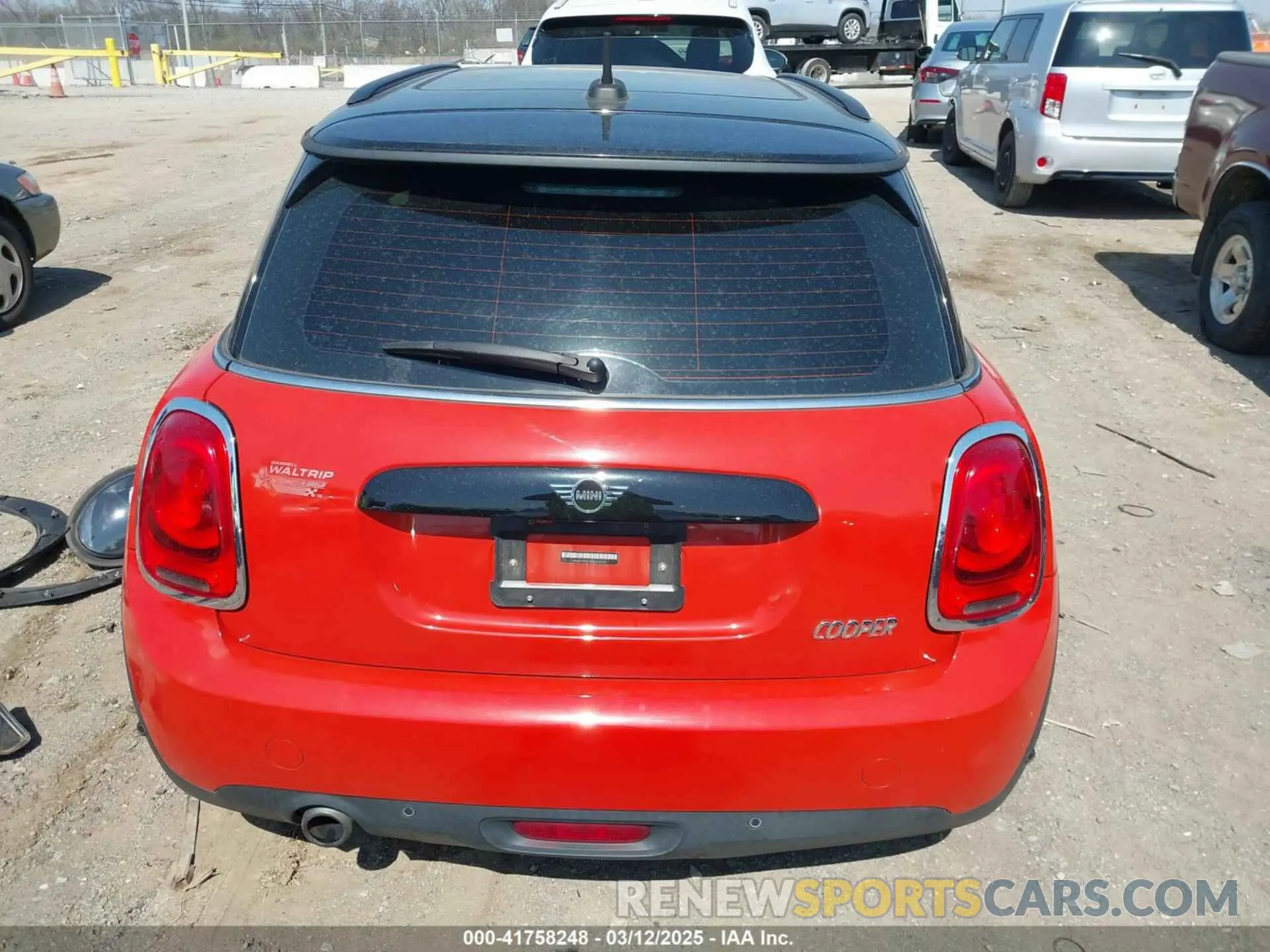 17 Photograph of a damaged car WMWXP5C5XK2H32139 MINI HARDTOP 2019