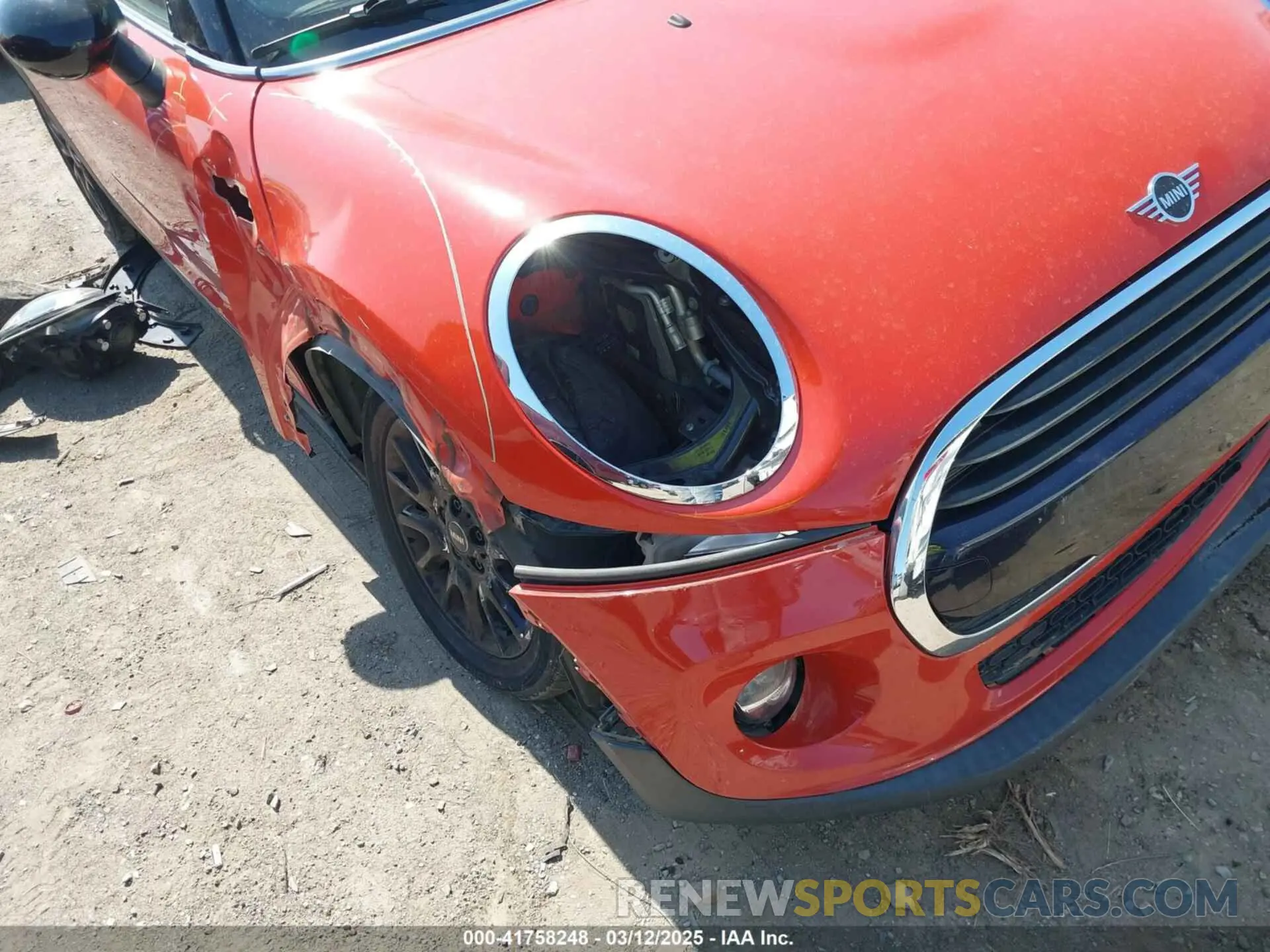 18 Photograph of a damaged car WMWXP5C5XK2H32139 MINI HARDTOP 2019