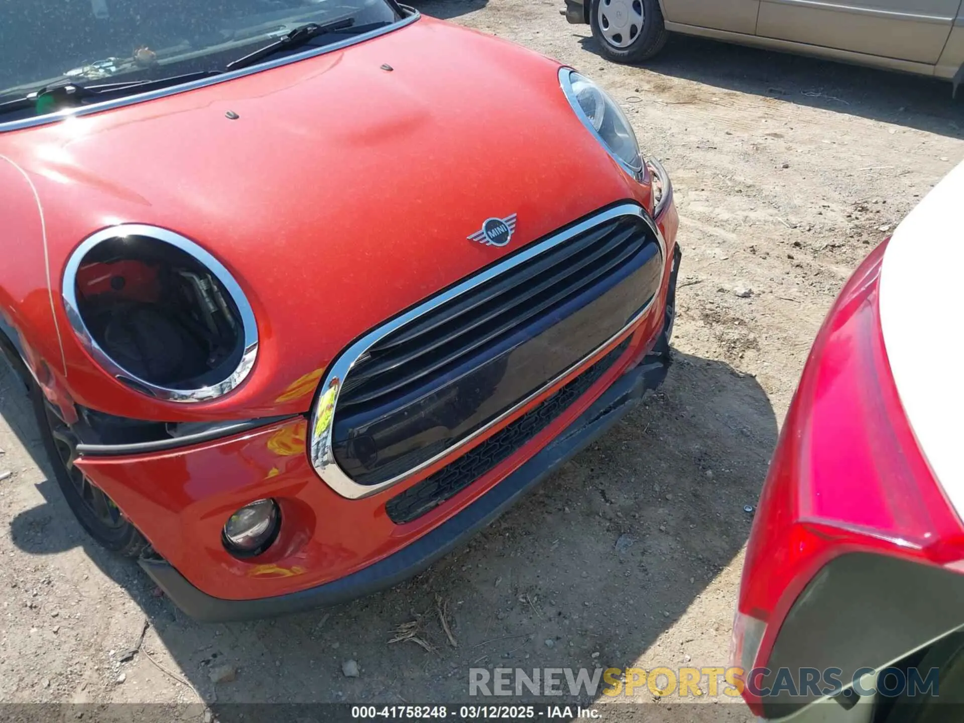 19 Photograph of a damaged car WMWXP5C5XK2H32139 MINI HARDTOP 2019