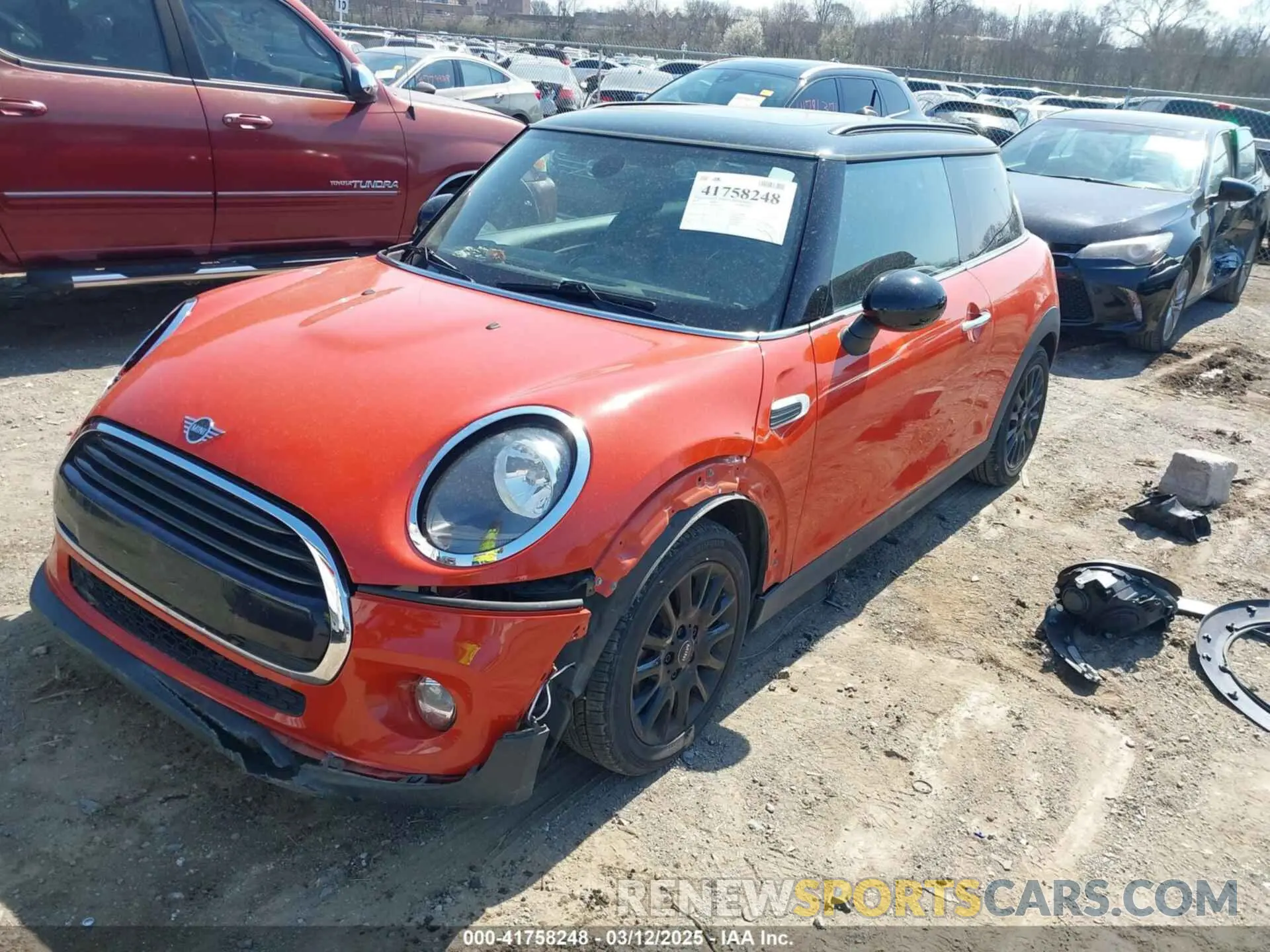 2 Photograph of a damaged car WMWXP5C5XK2H32139 MINI HARDTOP 2019