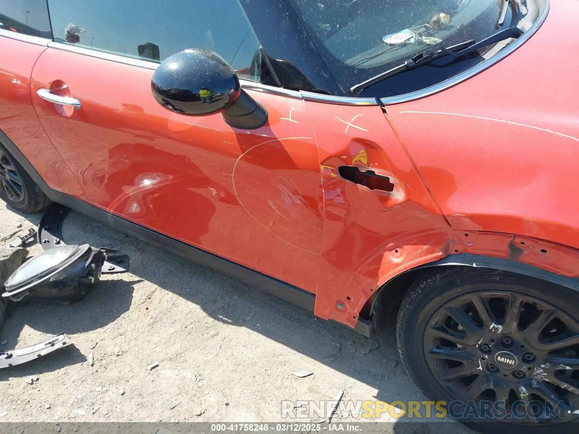 20 Photograph of a damaged car WMWXP5C5XK2H32139 MINI HARDTOP 2019