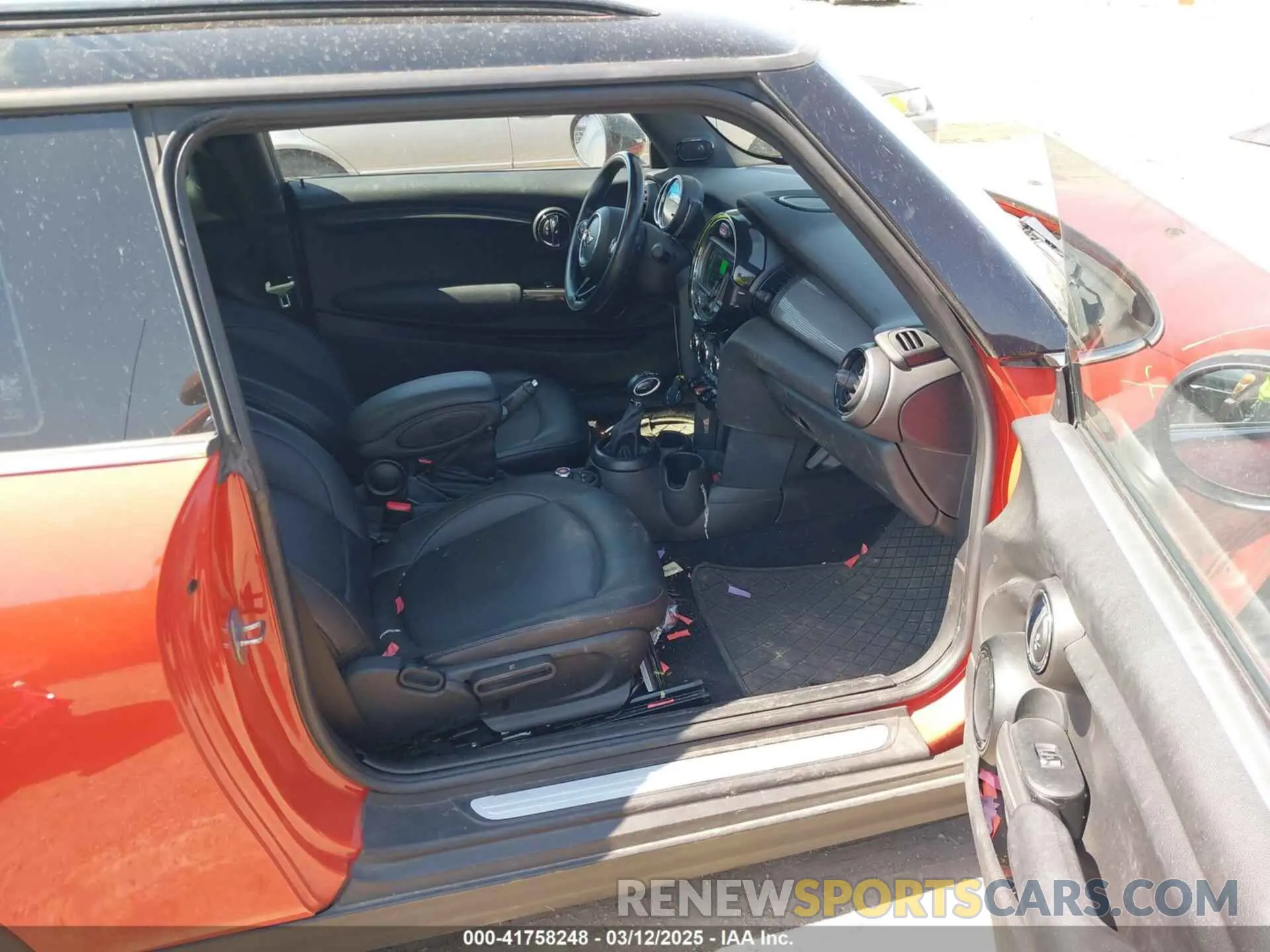 5 Photograph of a damaged car WMWXP5C5XK2H32139 MINI HARDTOP 2019