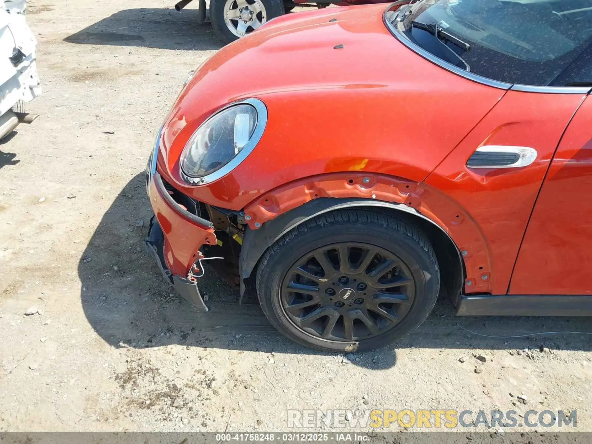 6 Photograph of a damaged car WMWXP5C5XK2H32139 MINI HARDTOP 2019