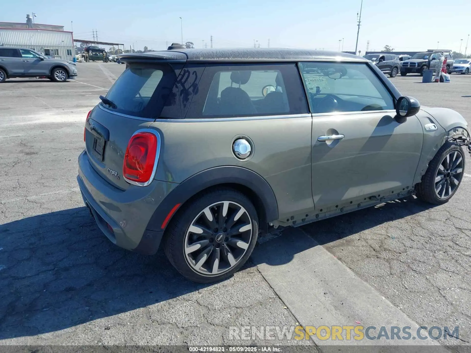 4 Photograph of a damaged car WMWXP7C51K2A50911 MINI HARDTOP 2019
