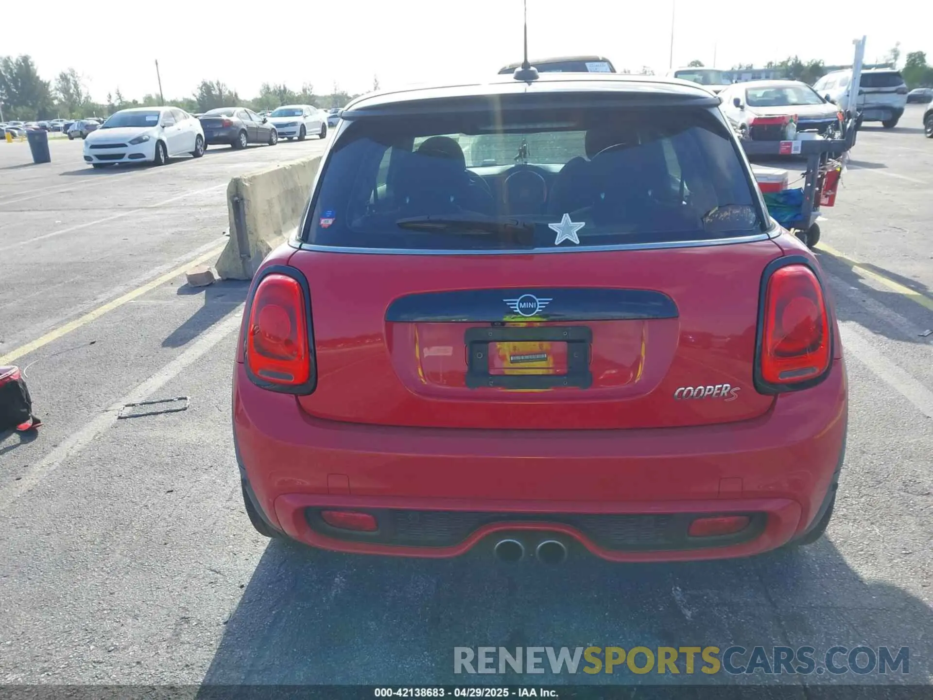 17 Photograph of a damaged car WMWXP7C54K2A53592 MINI HARDTOP 2019