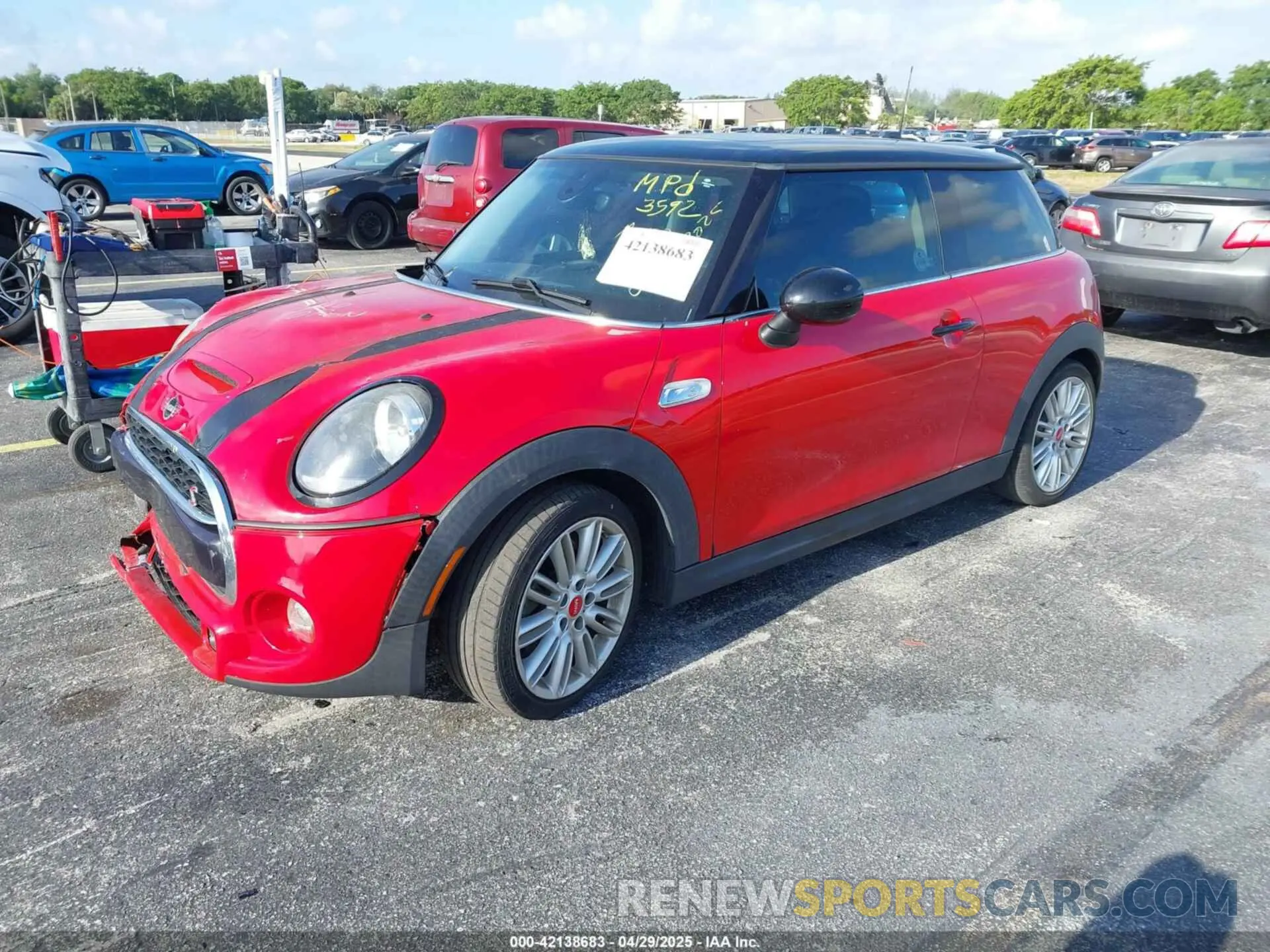 2 Photograph of a damaged car WMWXP7C54K2A53592 MINI HARDTOP 2019