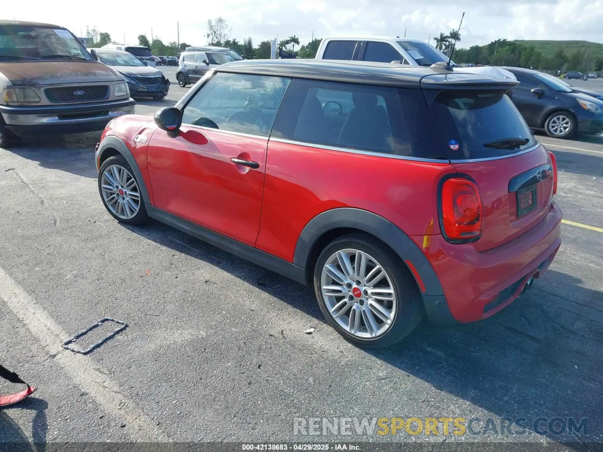 3 Photograph of a damaged car WMWXP7C54K2A53592 MINI HARDTOP 2019