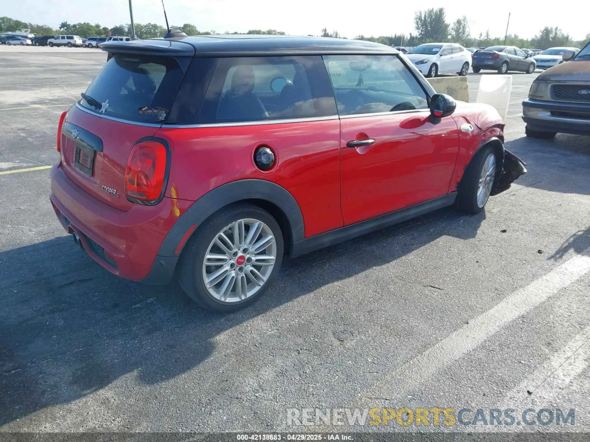 4 Photograph of a damaged car WMWXP7C54K2A53592 MINI HARDTOP 2019