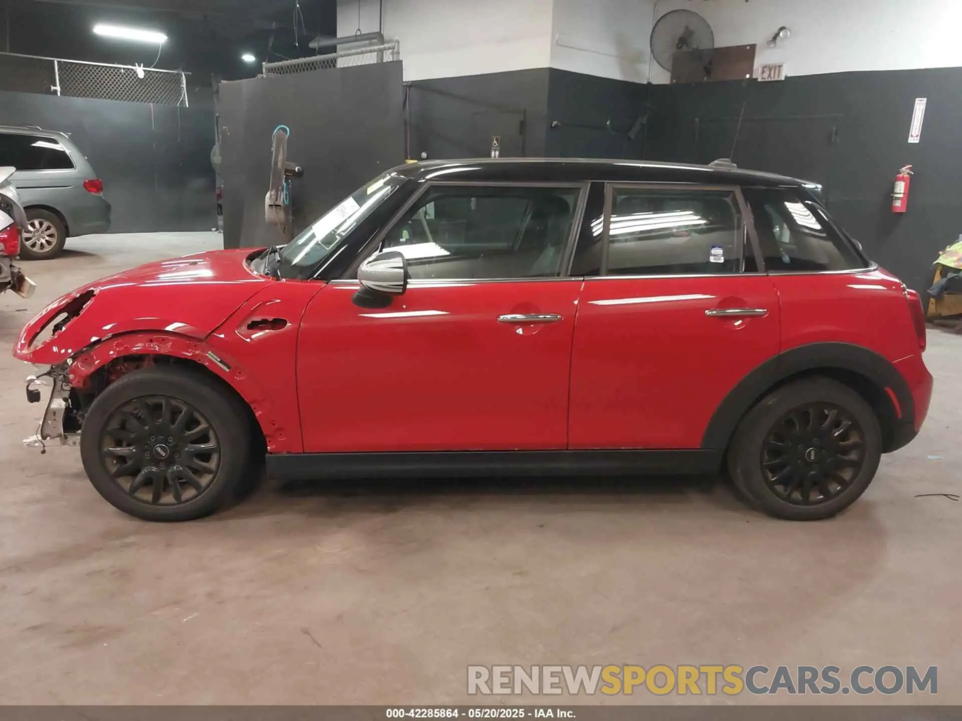 14 Photograph of a damaged car WMWXU1C57K2J02108 MINI HARDTOP 2019