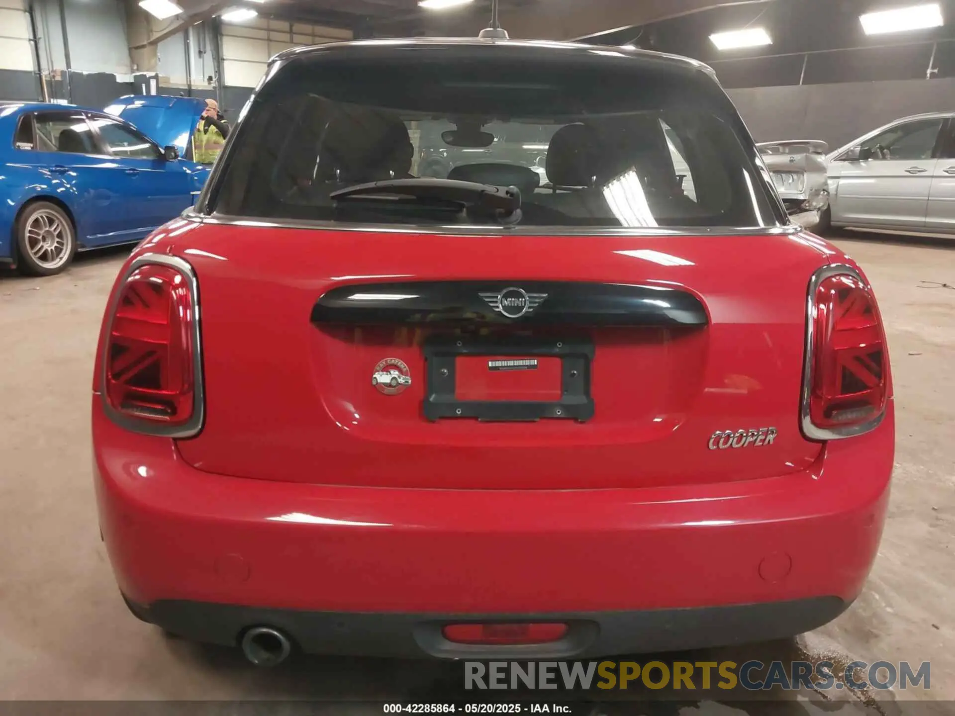 16 Photograph of a damaged car WMWXU1C57K2J02108 MINI HARDTOP 2019