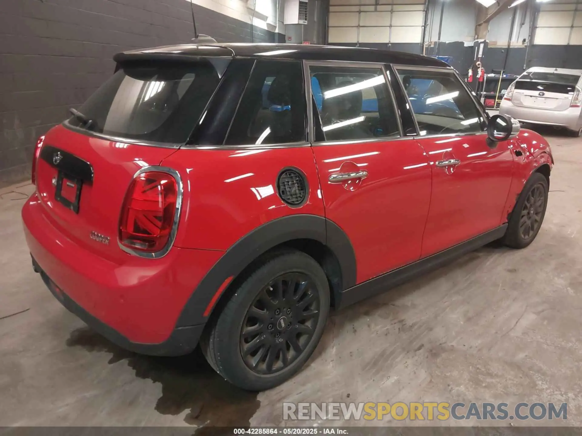 4 Photograph of a damaged car WMWXU1C57K2J02108 MINI HARDTOP 2019