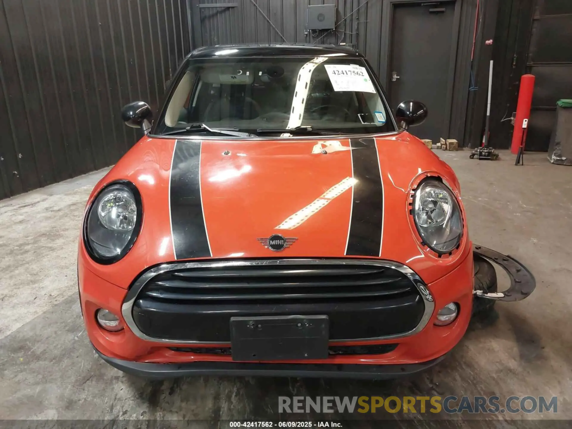 12 Photograph of a damaged car WMWXU1C58K2F82579 MINI HARDTOP 2019