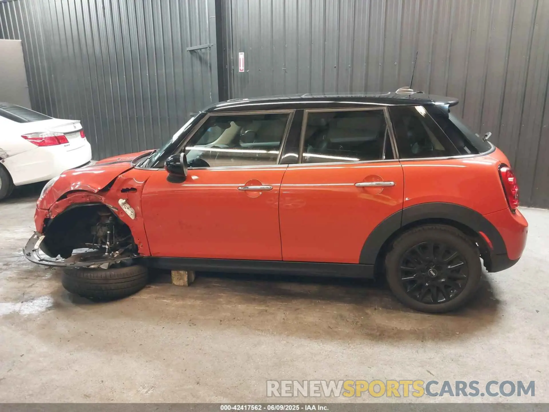14 Photograph of a damaged car WMWXU1C58K2F82579 MINI HARDTOP 2019