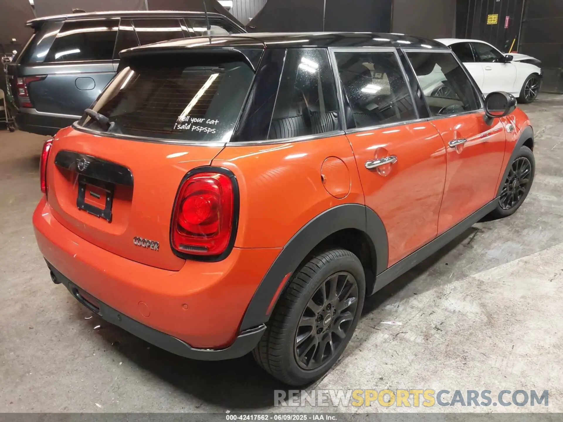 4 Photograph of a damaged car WMWXU1C58K2F82579 MINI HARDTOP 2019