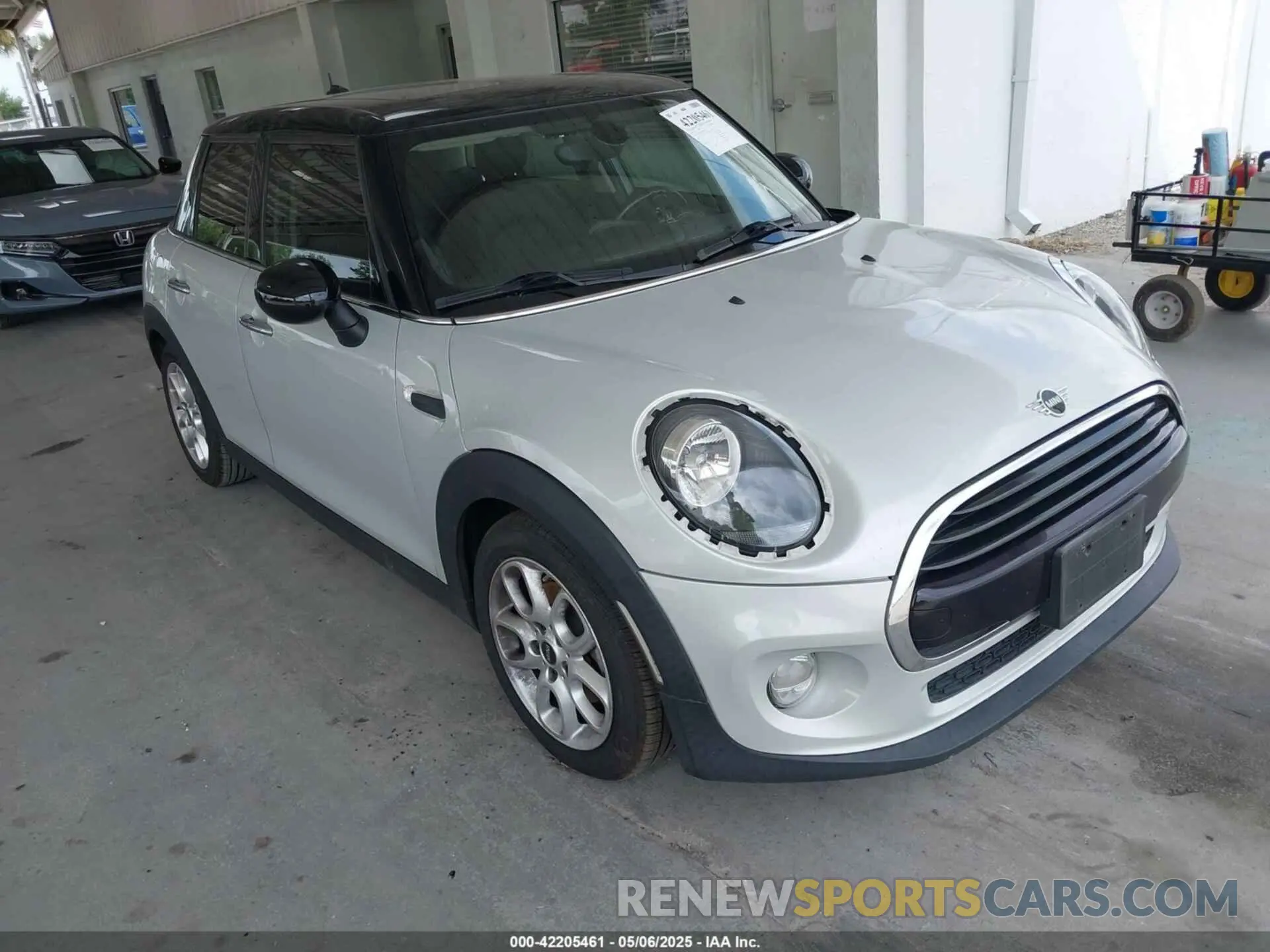 1 Photograph of a damaged car WMWXU1C59K2J02305 MINI HARDTOP 2019
