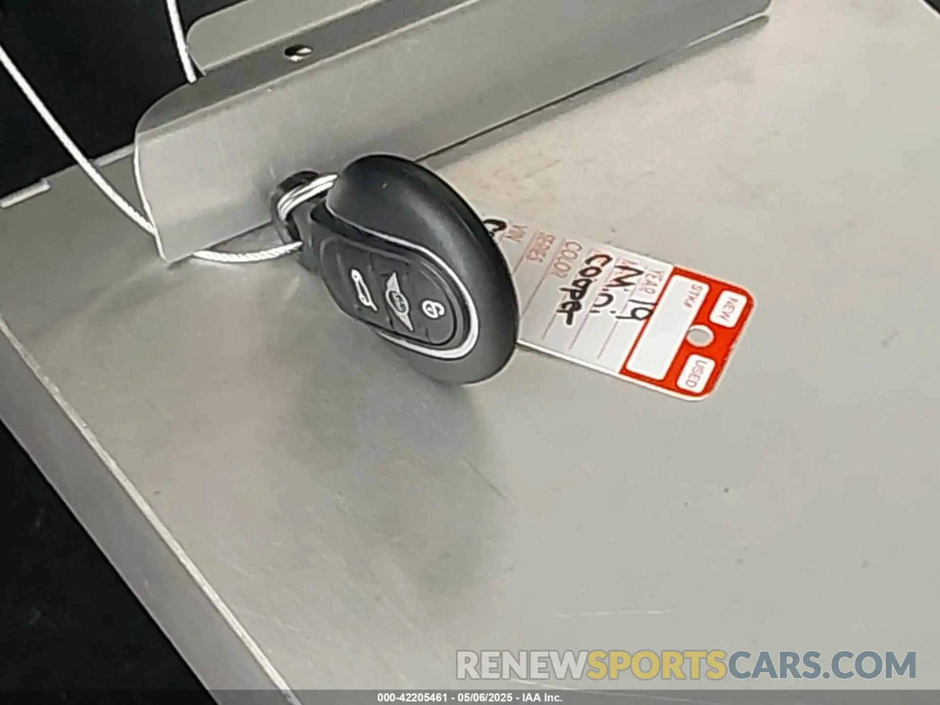 11 Photograph of a damaged car WMWXU1C59K2J02305 MINI HARDTOP 2019