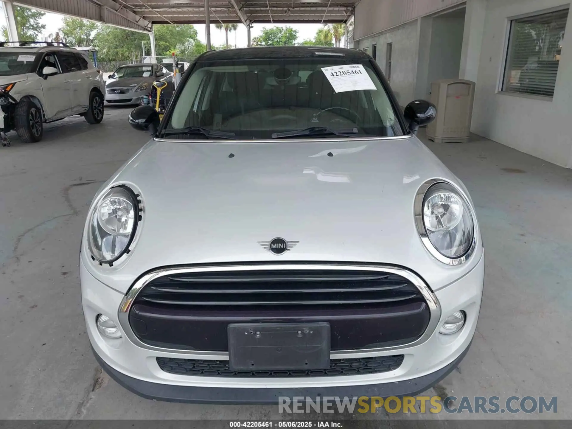 12 Photograph of a damaged car WMWXU1C59K2J02305 MINI HARDTOP 2019