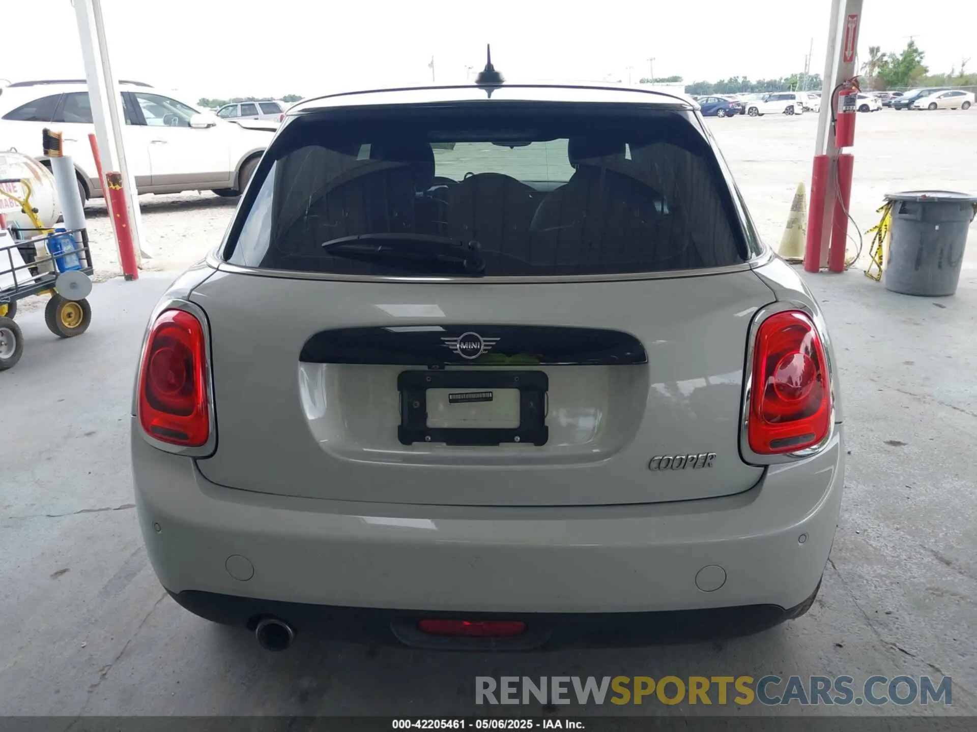 16 Photograph of a damaged car WMWXU1C59K2J02305 MINI HARDTOP 2019