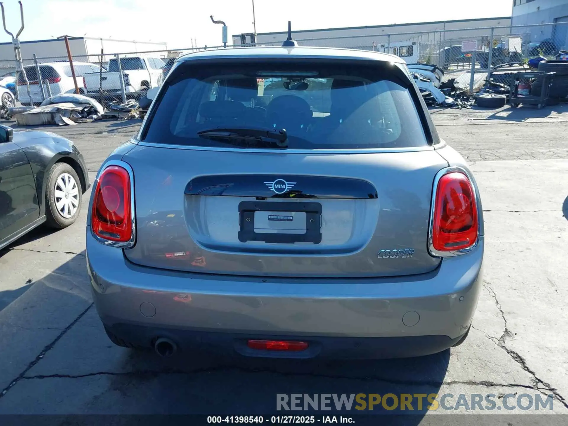 17 Photograph of a damaged car WMWXU1C59K2L24715 MINI HARDTOP 2019