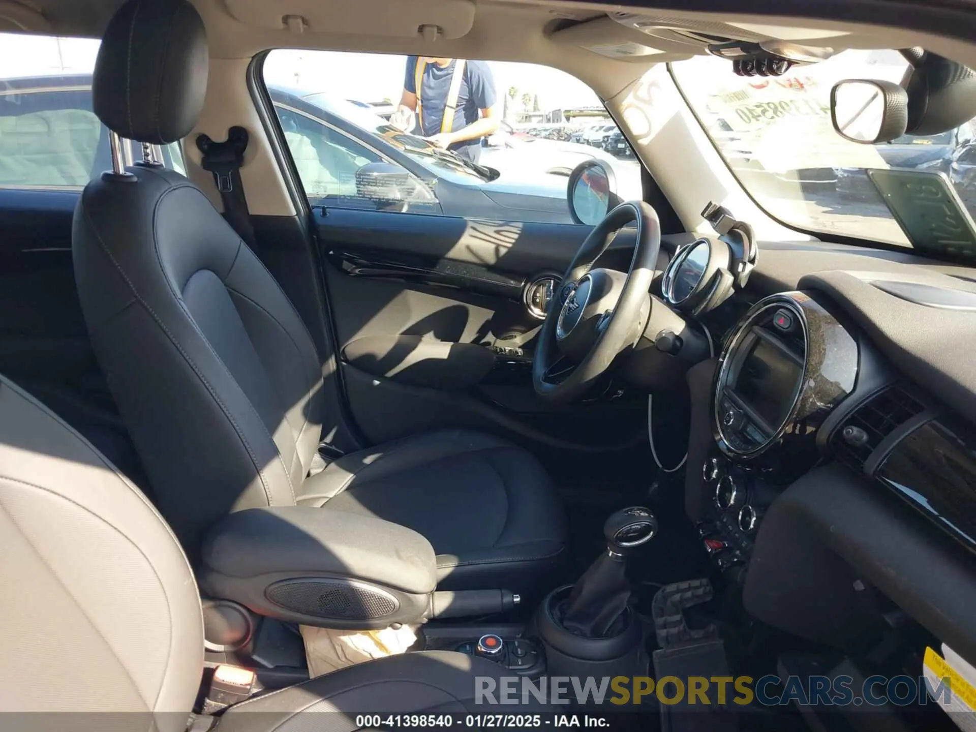 5 Photograph of a damaged car WMWXU1C59K2L24715 MINI HARDTOP 2019
