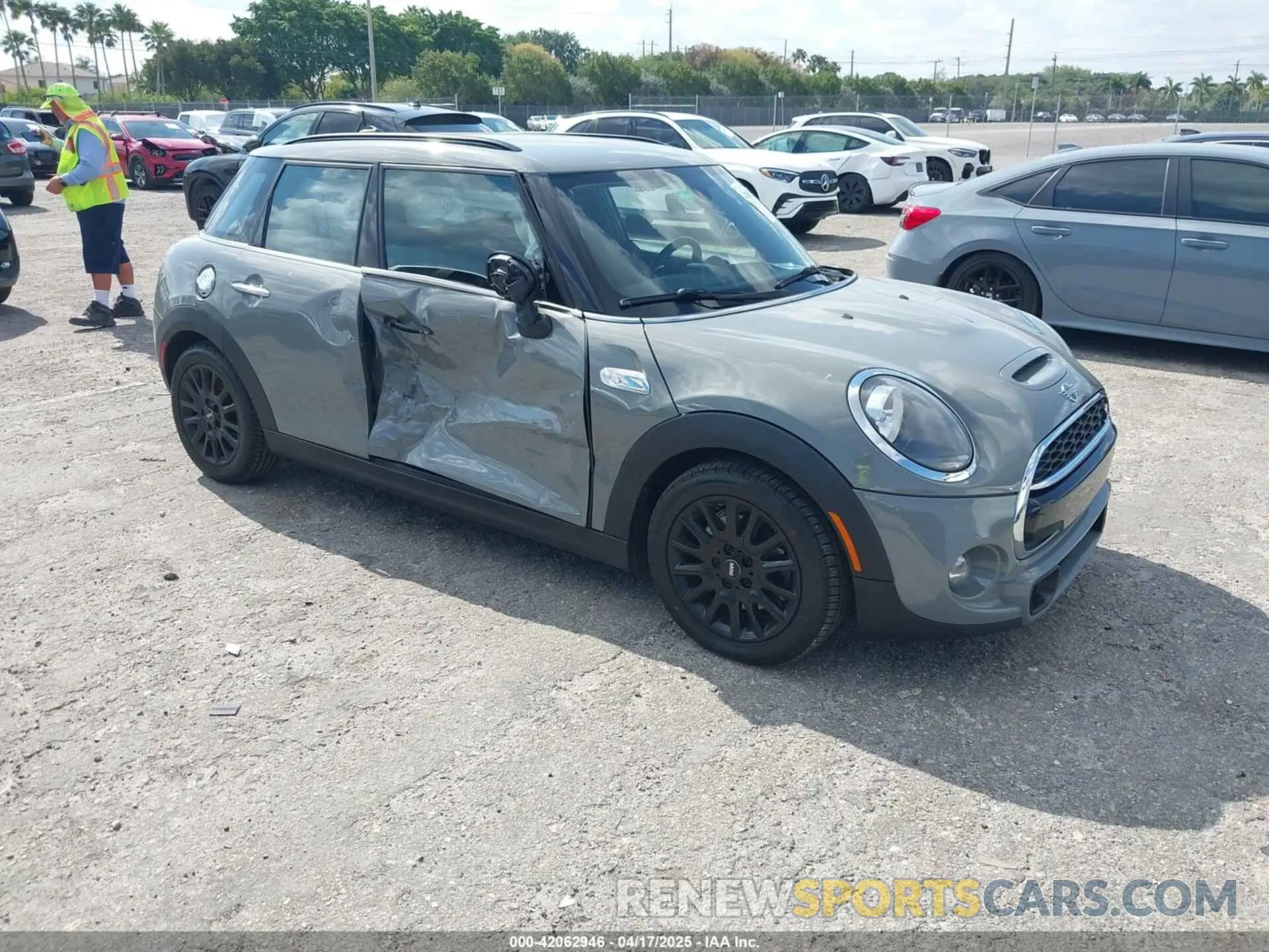 1 Photograph of a damaged car WMWXU3C53K2H88615 MINI HARDTOP 2019