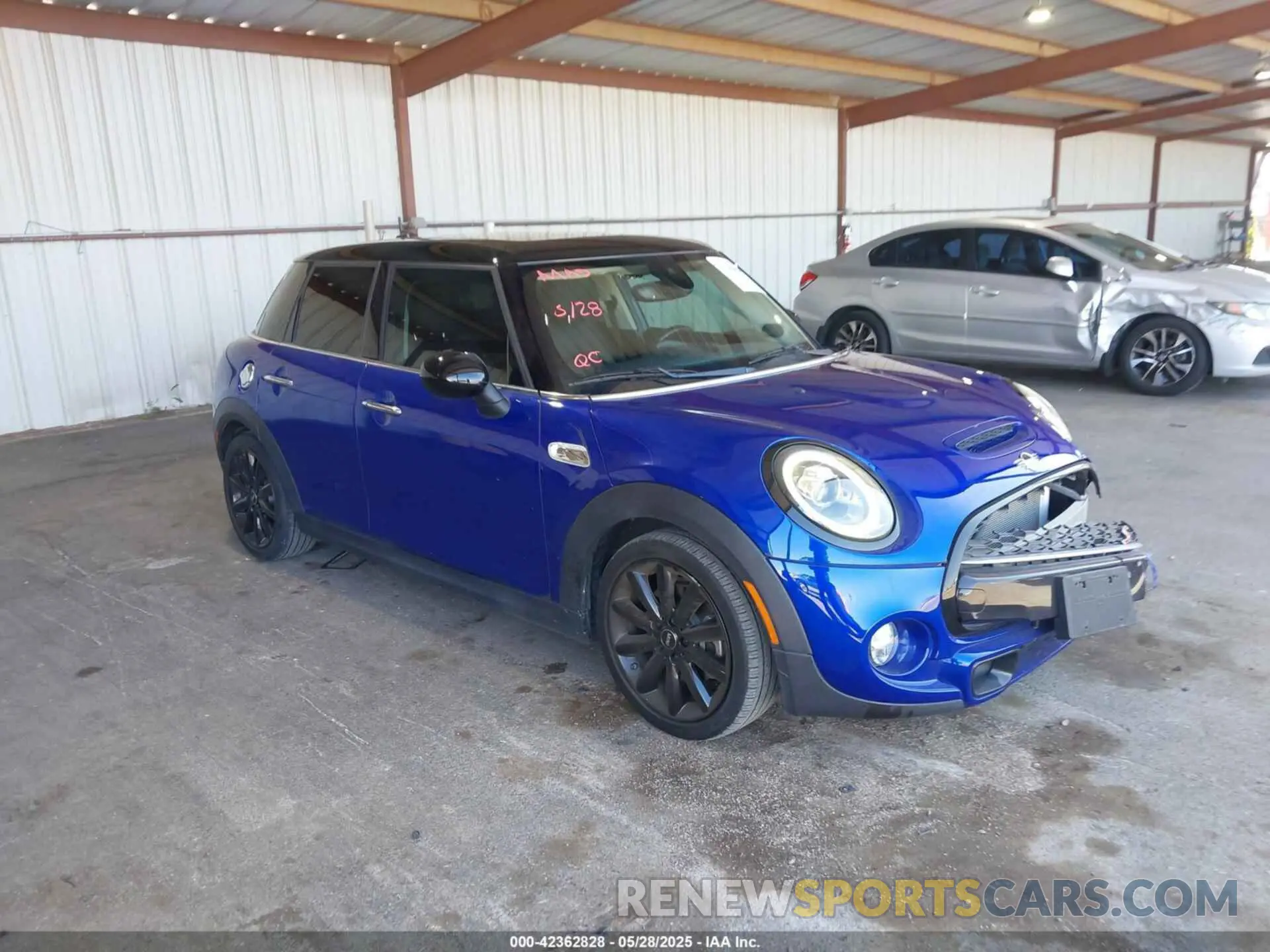 1 Photograph of a damaged car WMWXU3C56K2H54765 MINI HARDTOP 2019