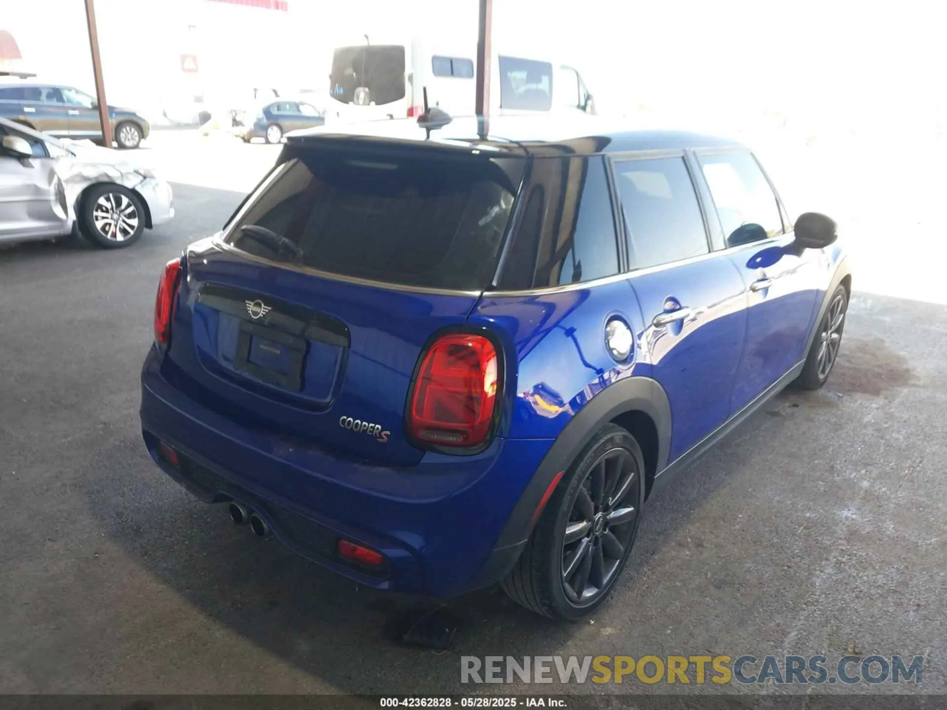 4 Photograph of a damaged car WMWXU3C56K2H54765 MINI HARDTOP 2019