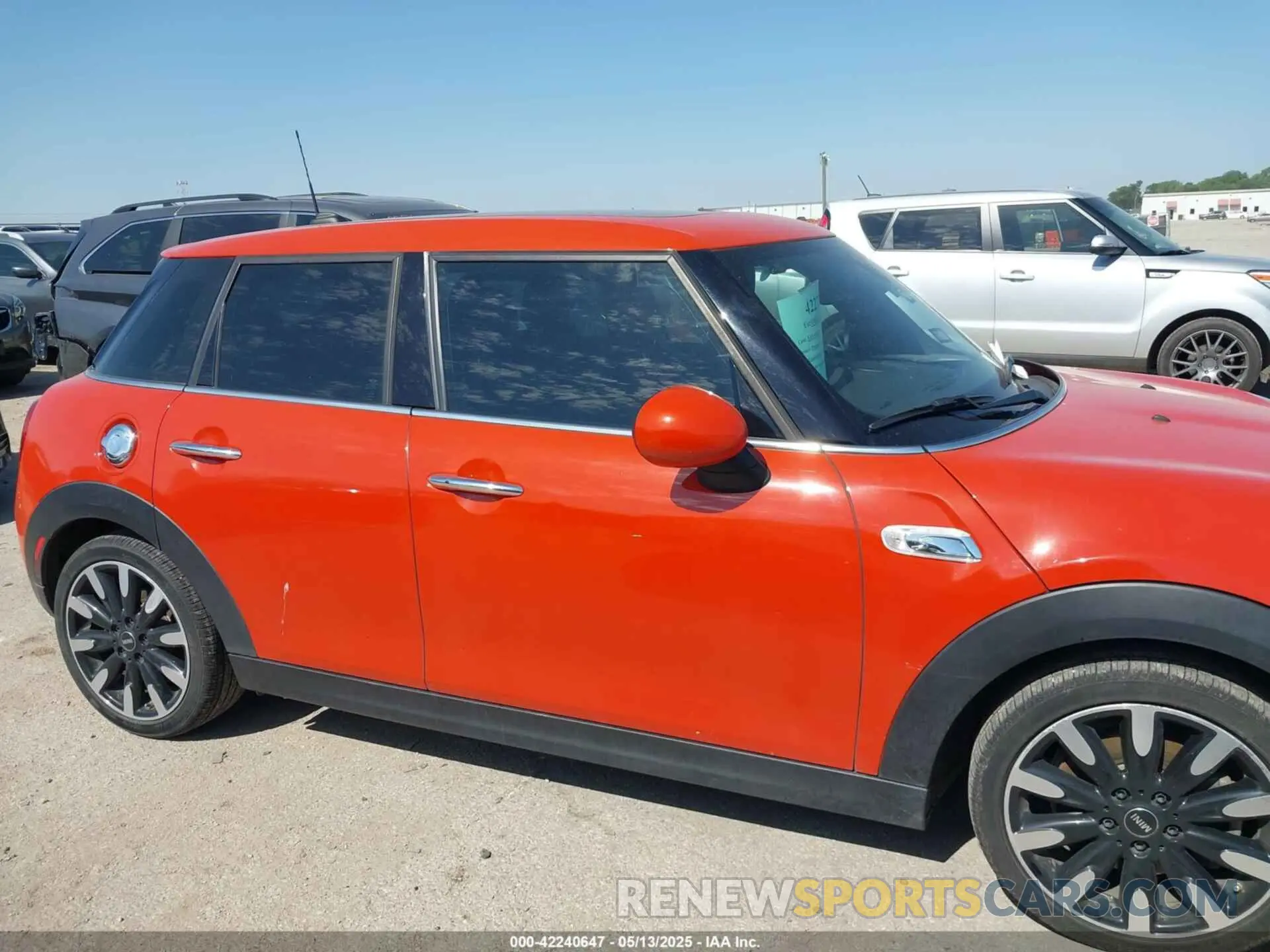 13 Photograph of a damaged car WMWXU3C57K2B64946 MINI HARDTOP 2019