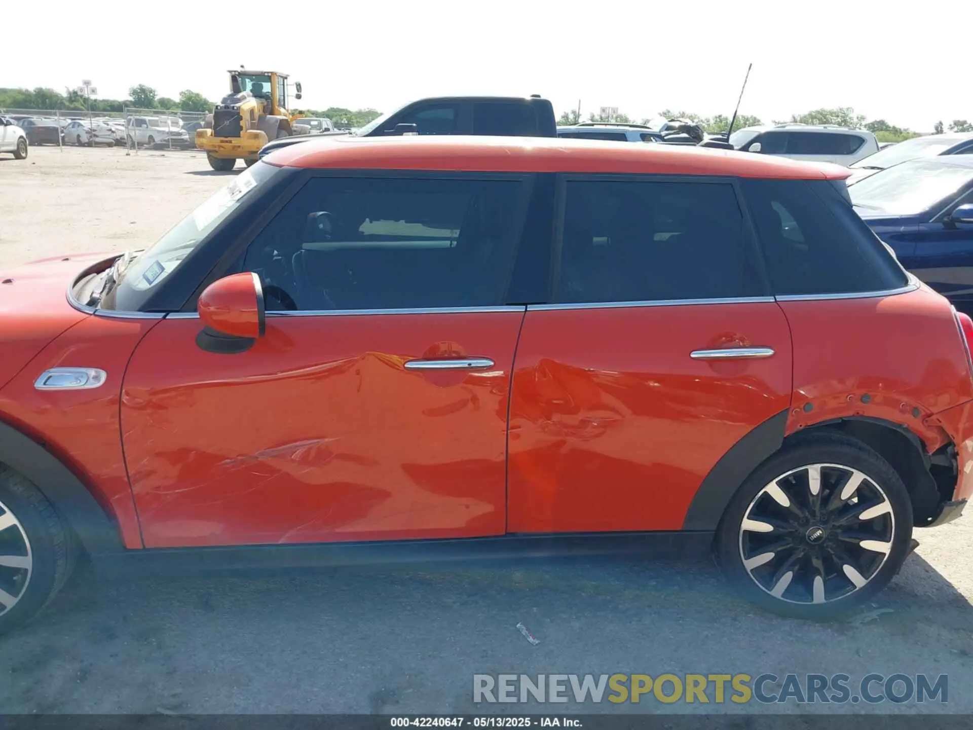14 Photograph of a damaged car WMWXU3C57K2B64946 MINI HARDTOP 2019