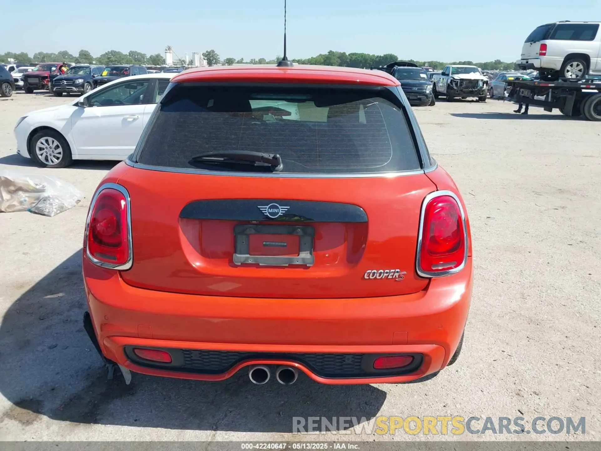 16 Photograph of a damaged car WMWXU3C57K2B64946 MINI HARDTOP 2019