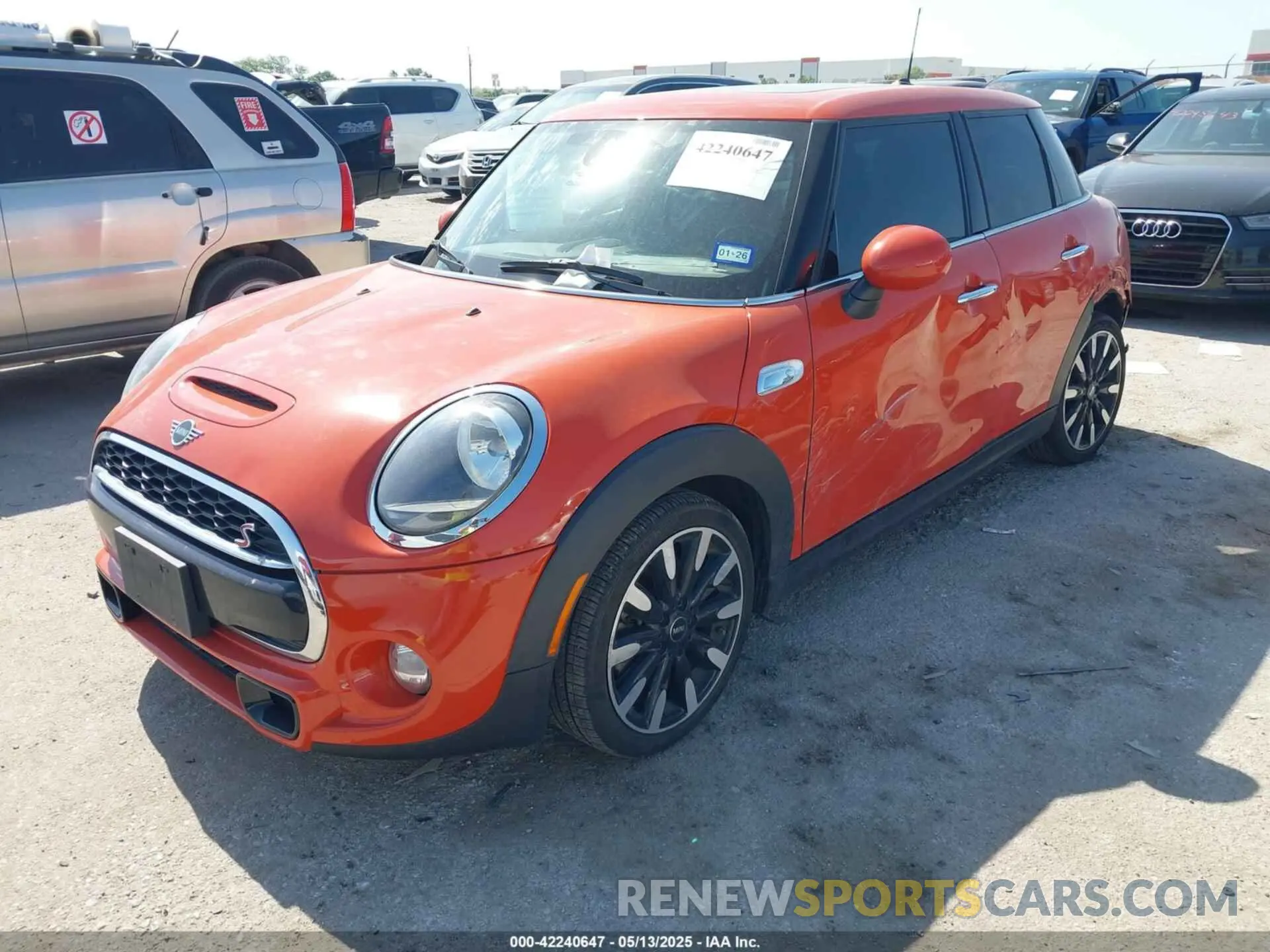 2 Photograph of a damaged car WMWXU3C57K2B64946 MINI HARDTOP 2019