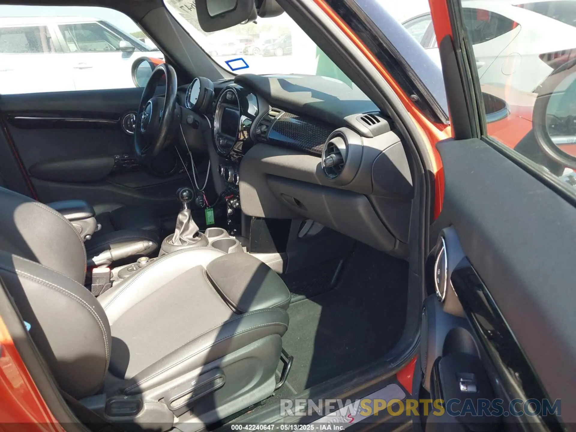 5 Photograph of a damaged car WMWXU3C57K2B64946 MINI HARDTOP 2019