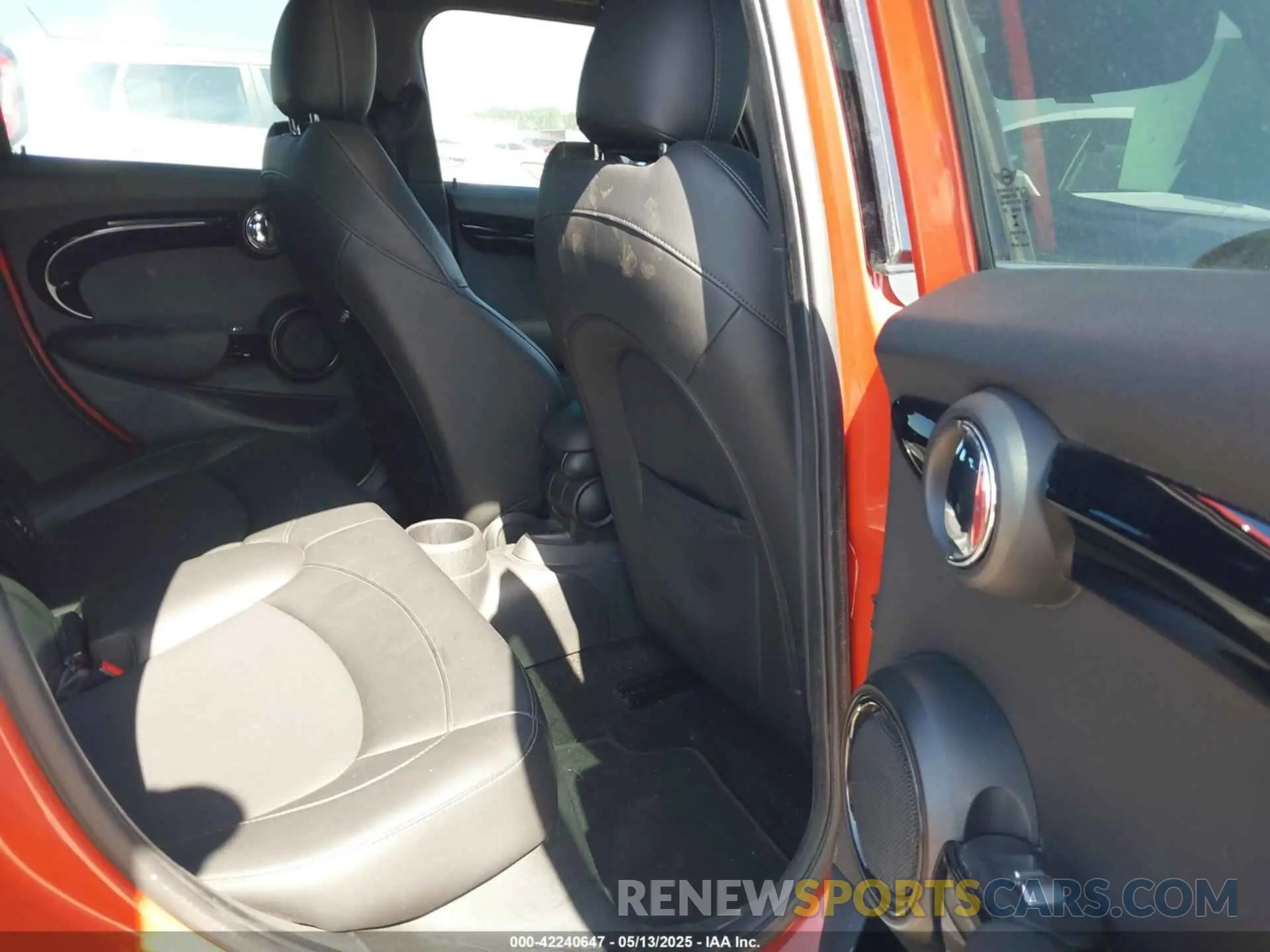 8 Photograph of a damaged car WMWXU3C57K2B64946 MINI HARDTOP 2019